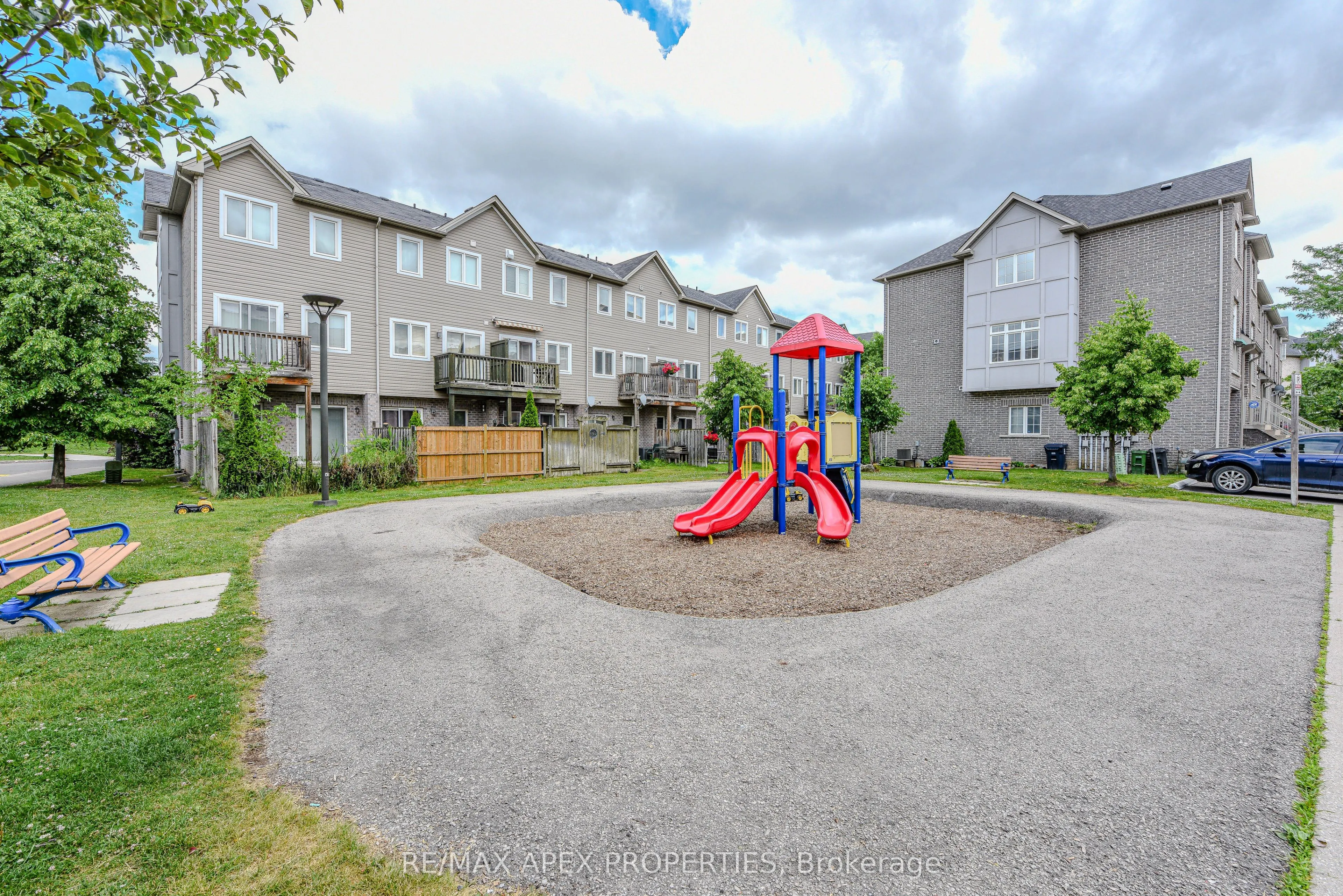 99 Piggott Mews