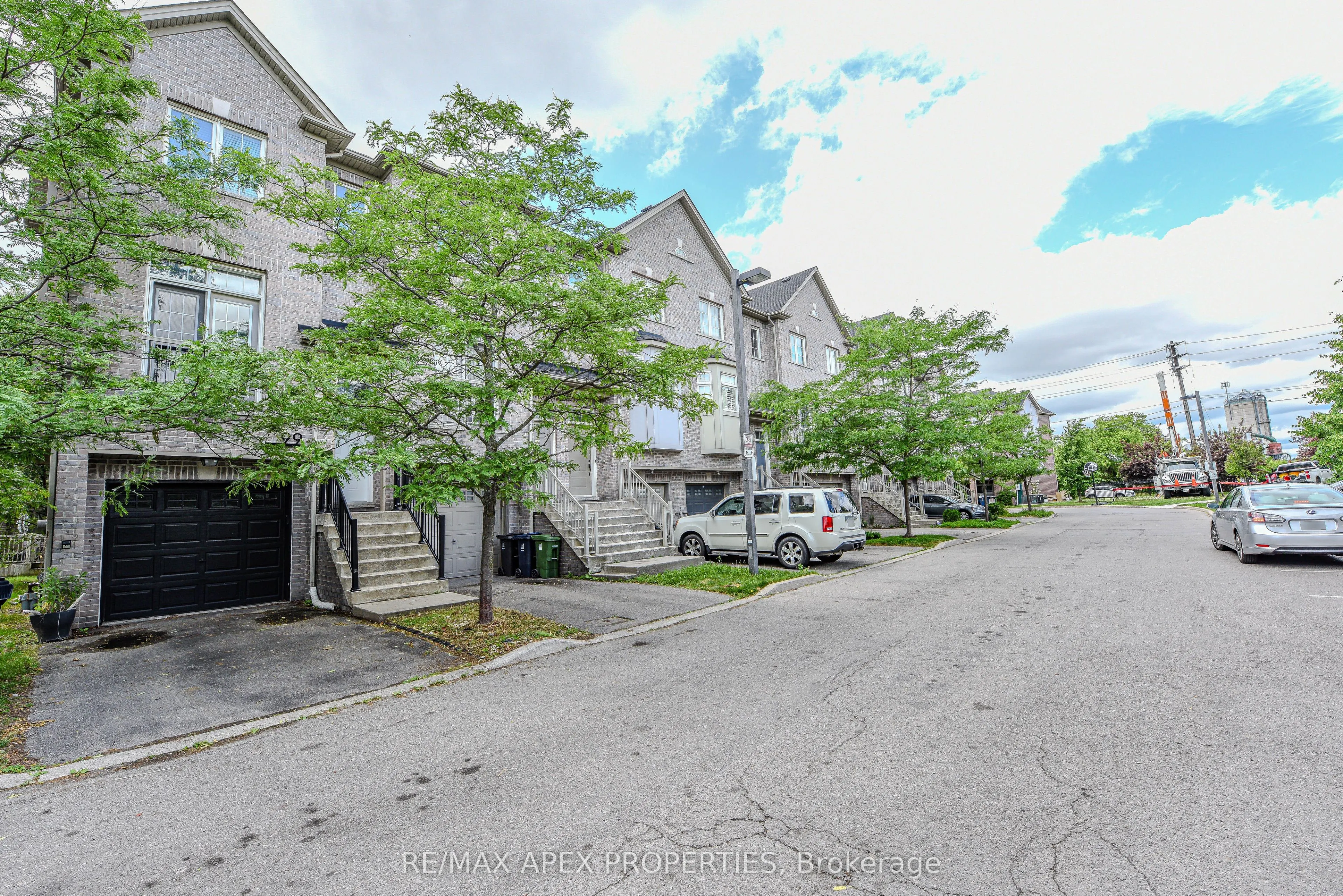 99 Piggott Mews