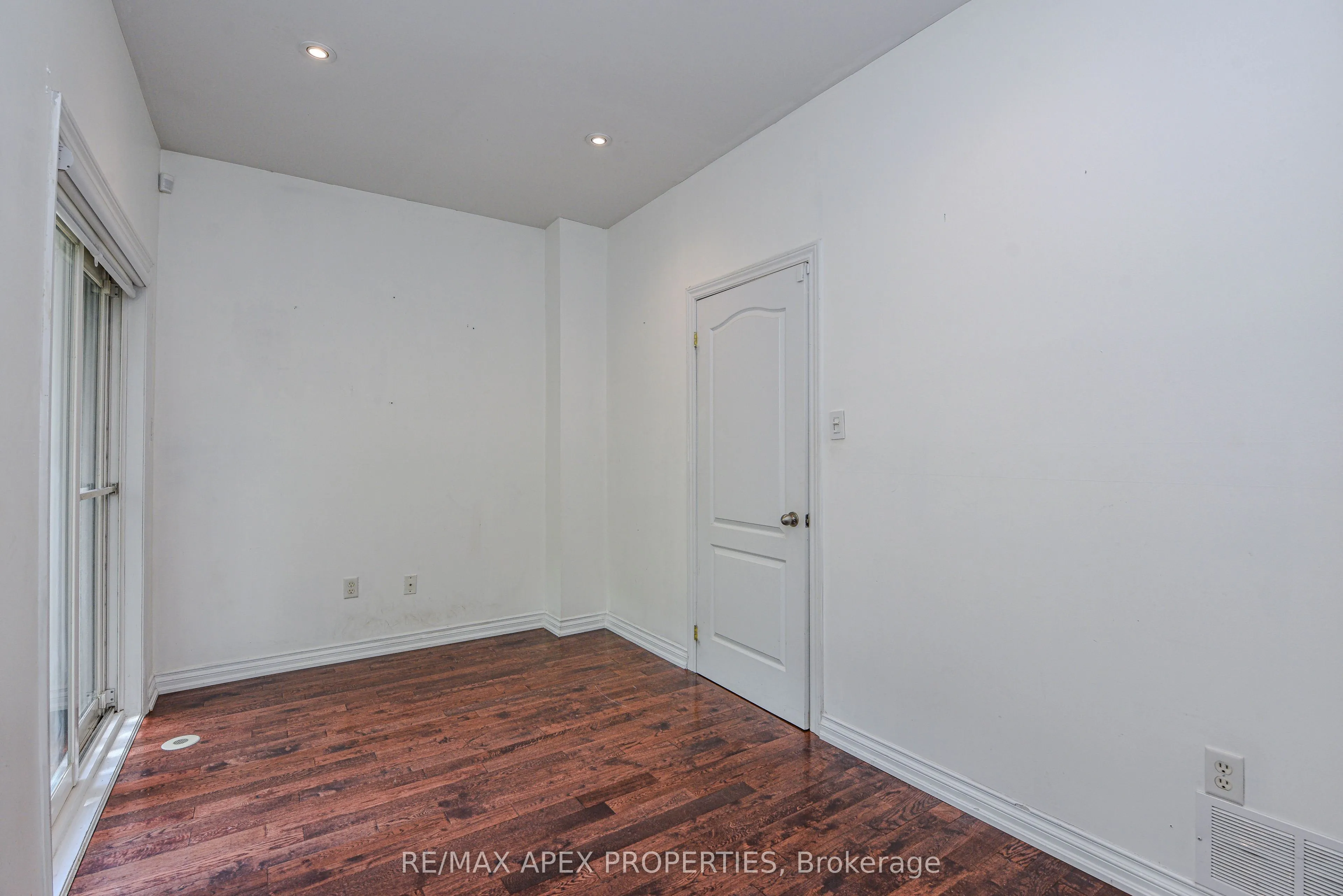 99 Piggott Mews