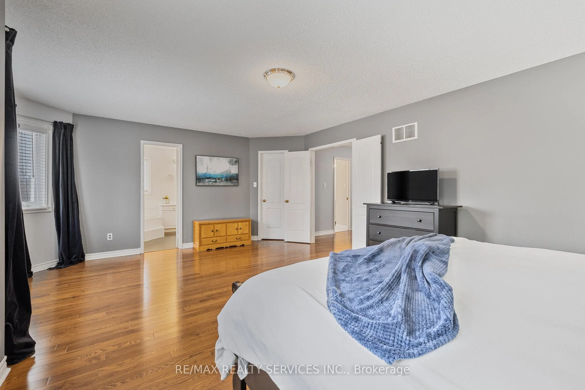 24 Royal Valley Drive
