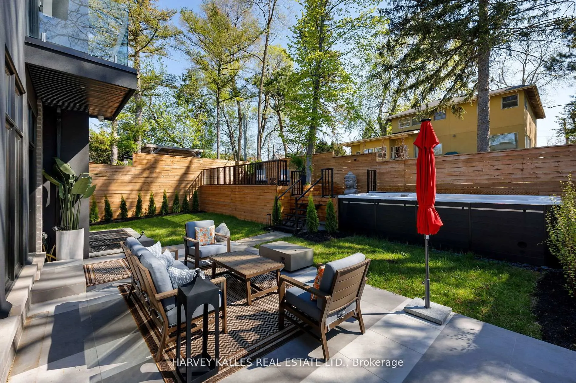837 ROYAL YORK Road