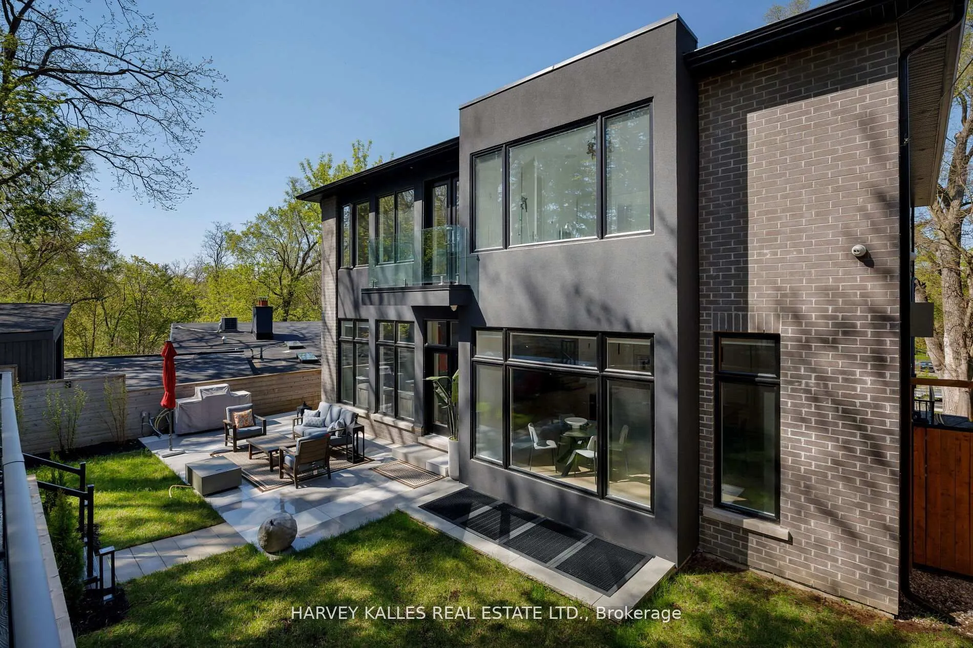 837 ROYAL YORK Road