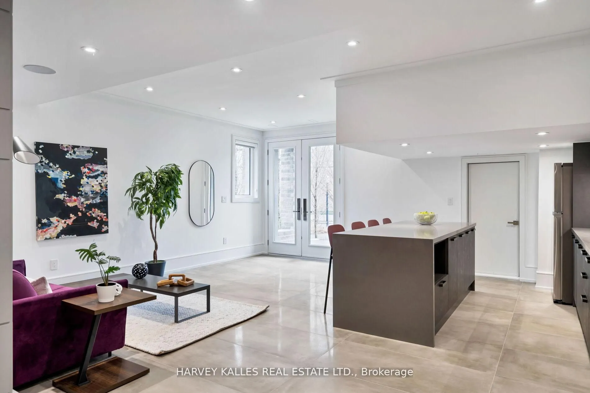 837 ROYAL YORK Road