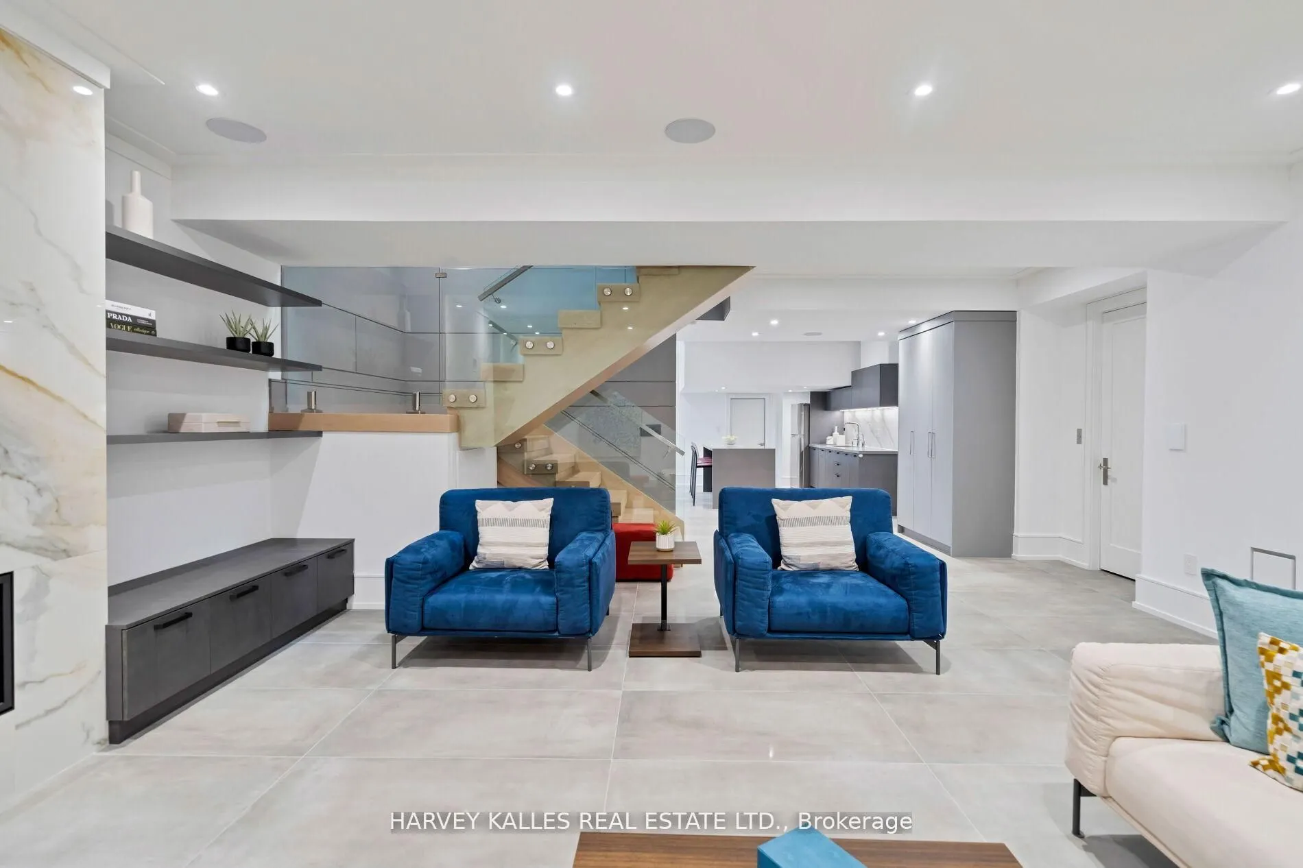 837 ROYAL YORK Road