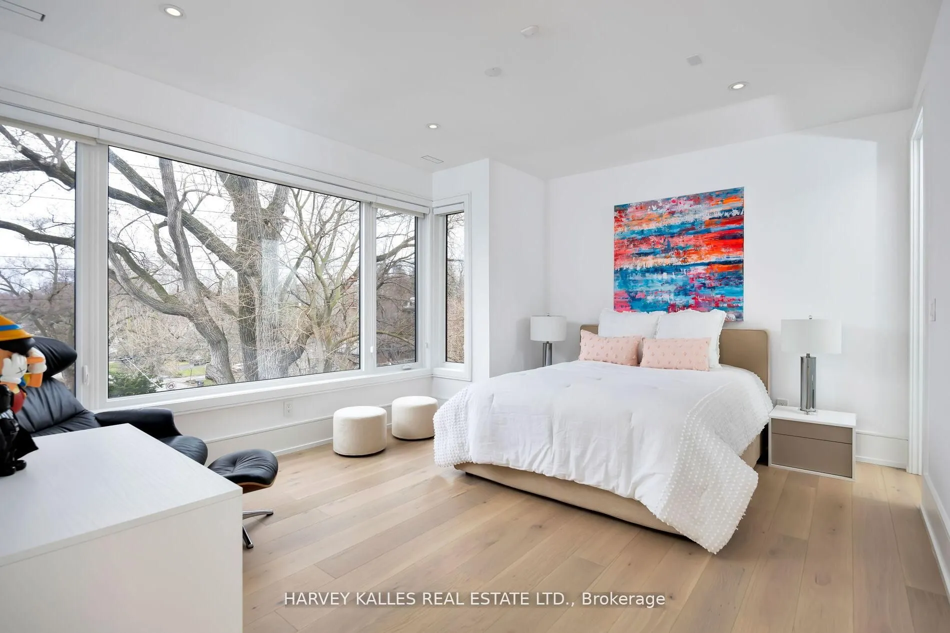 837 ROYAL YORK Road
