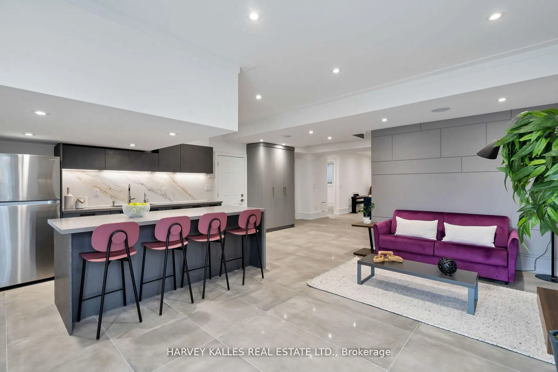837 ROYAL YORK Road