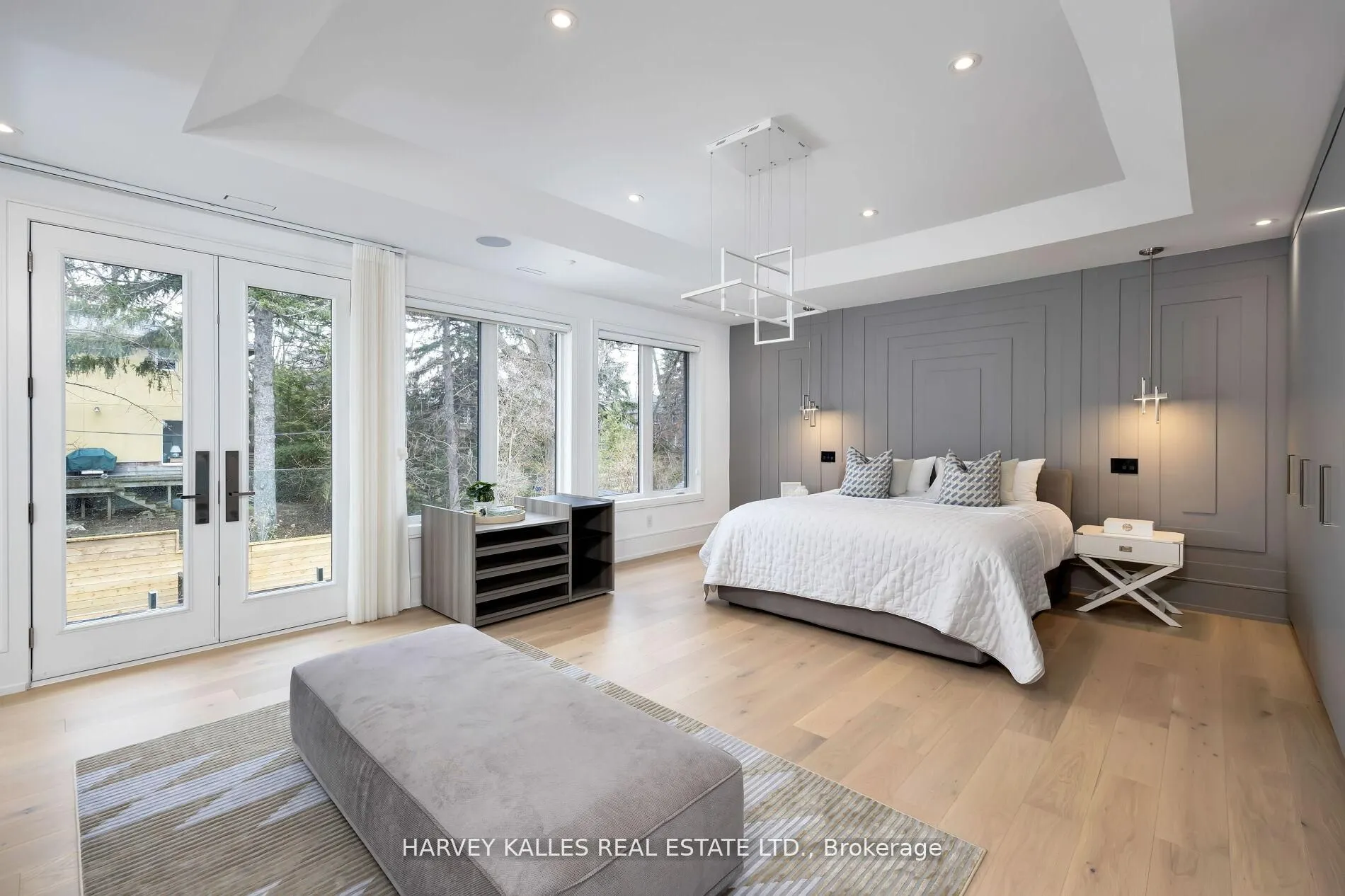 837 ROYAL YORK Road