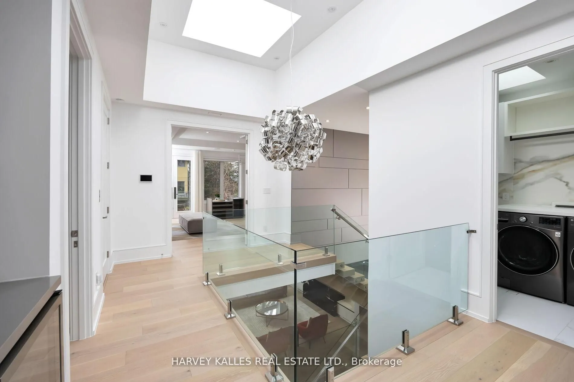 837 ROYAL YORK Road