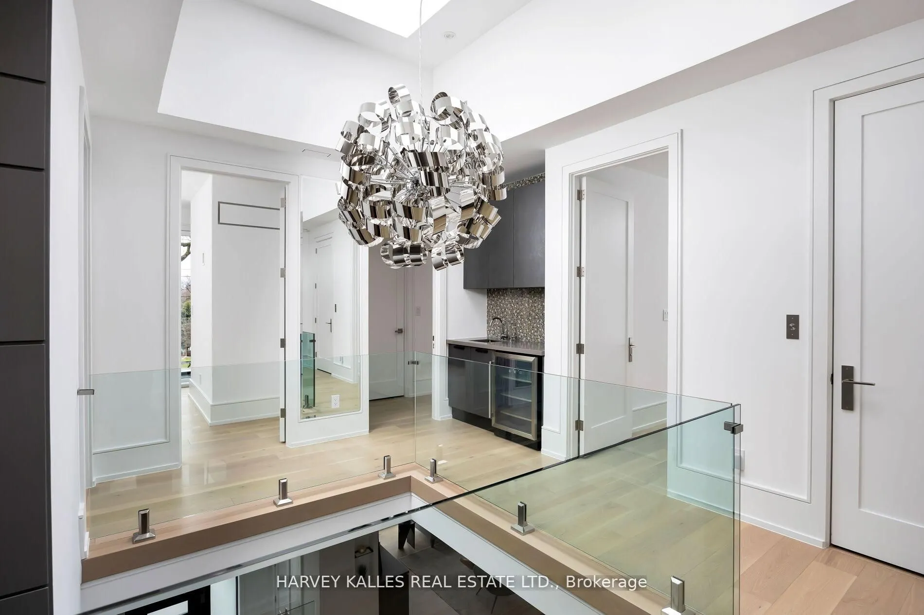 837 ROYAL YORK Road