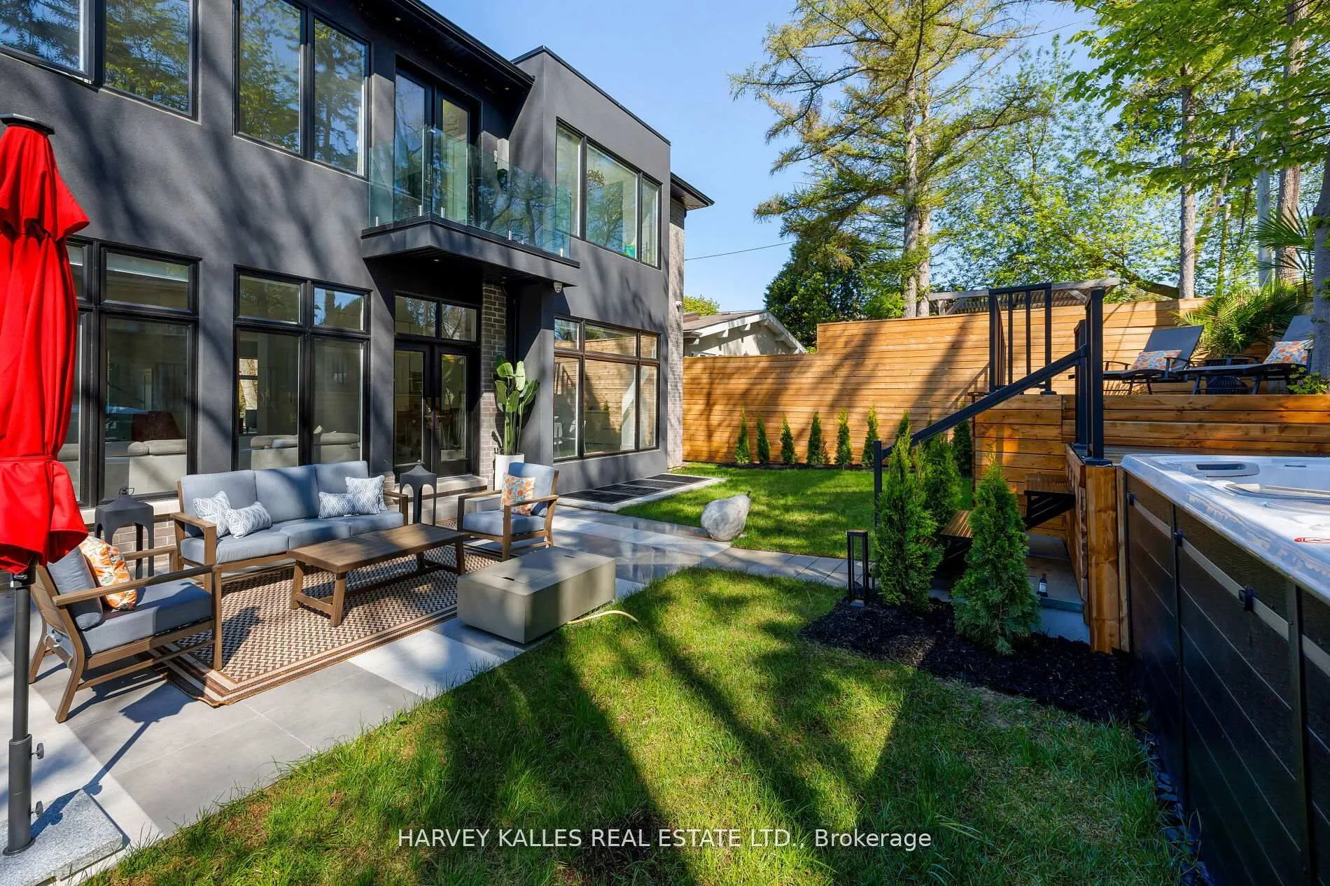 837 ROYAL YORK Road