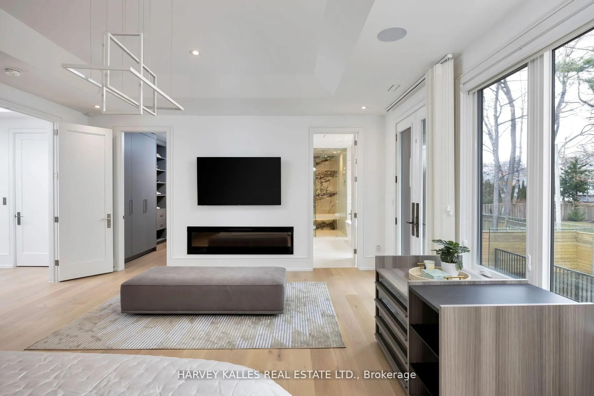 837 ROYAL YORK Road