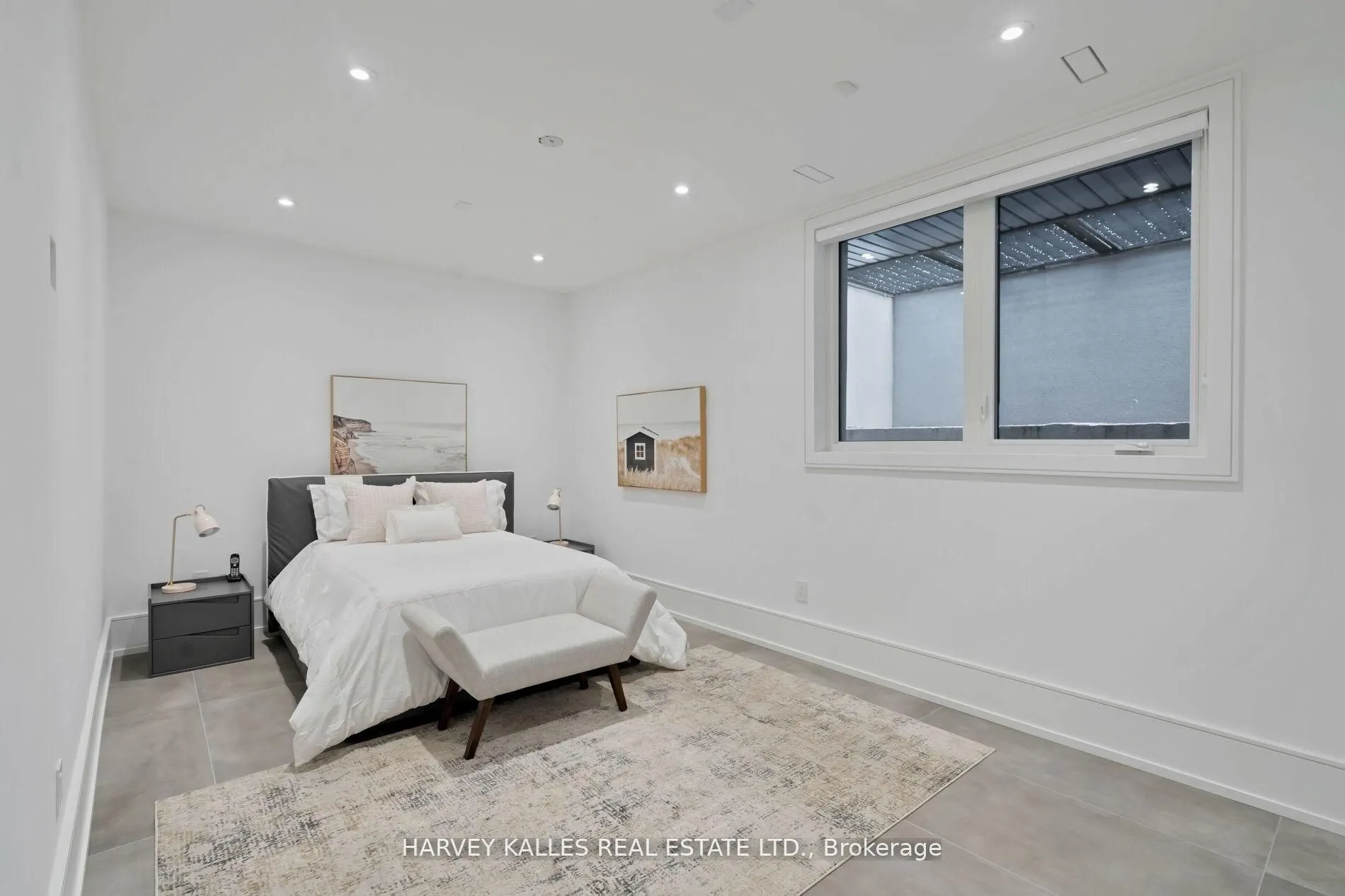 837 ROYAL YORK Road