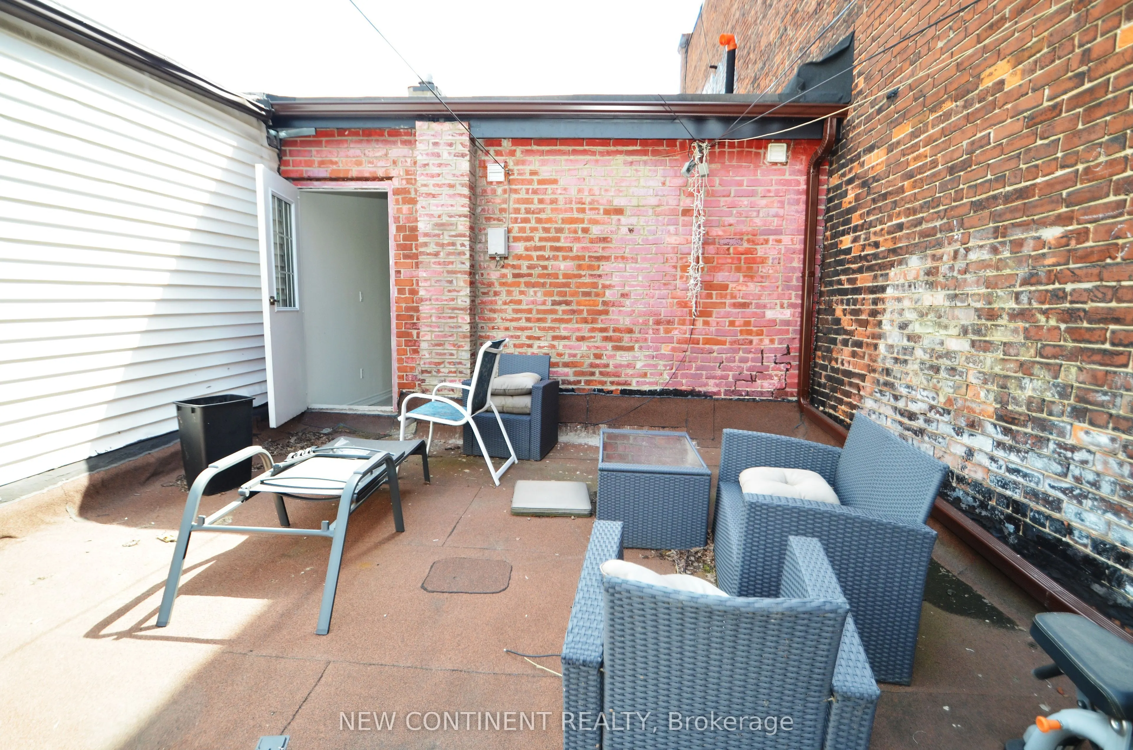 1454 Queen Street W, #2nd flr