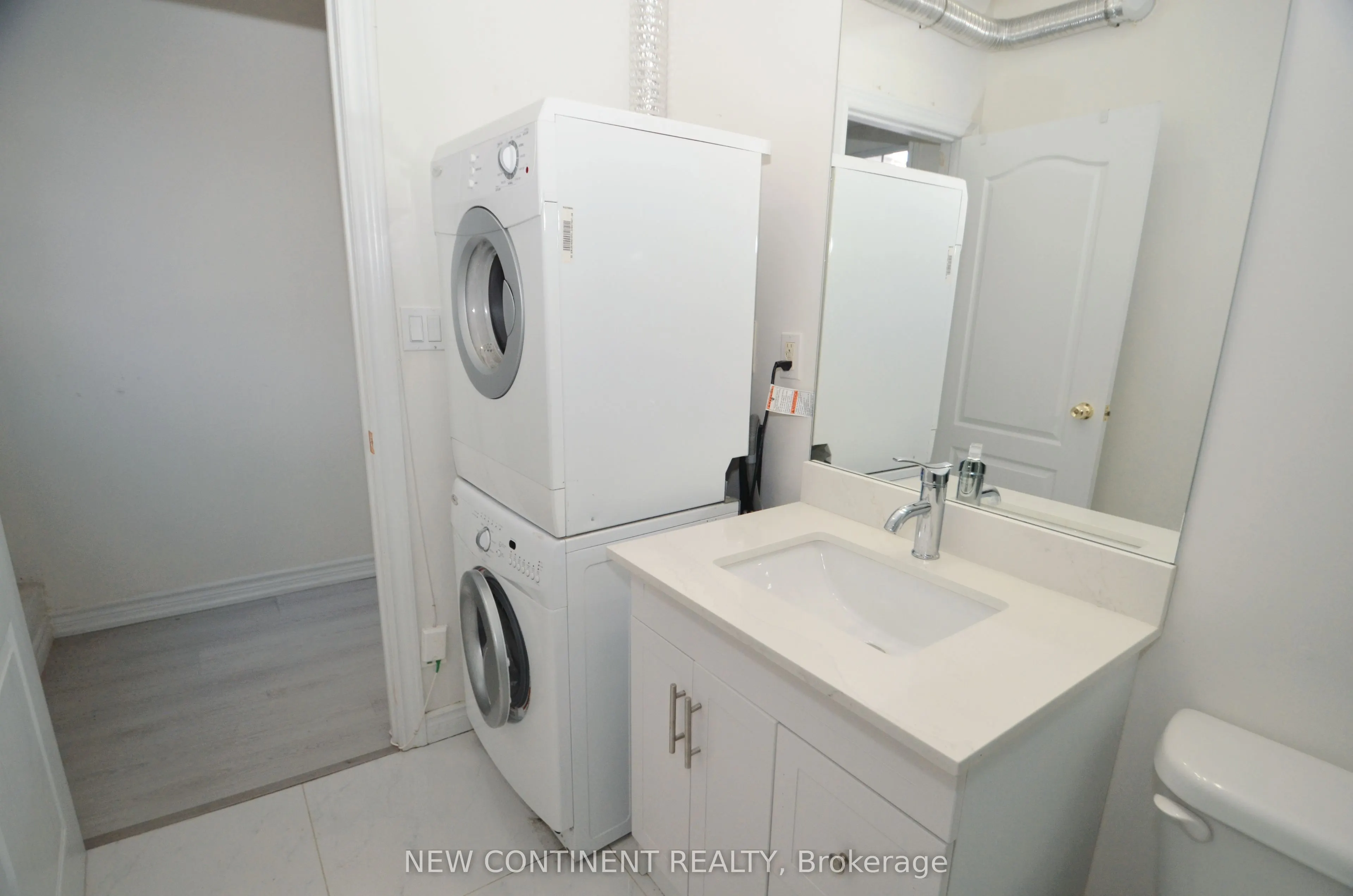 1454 Queen Street W, #2nd flr