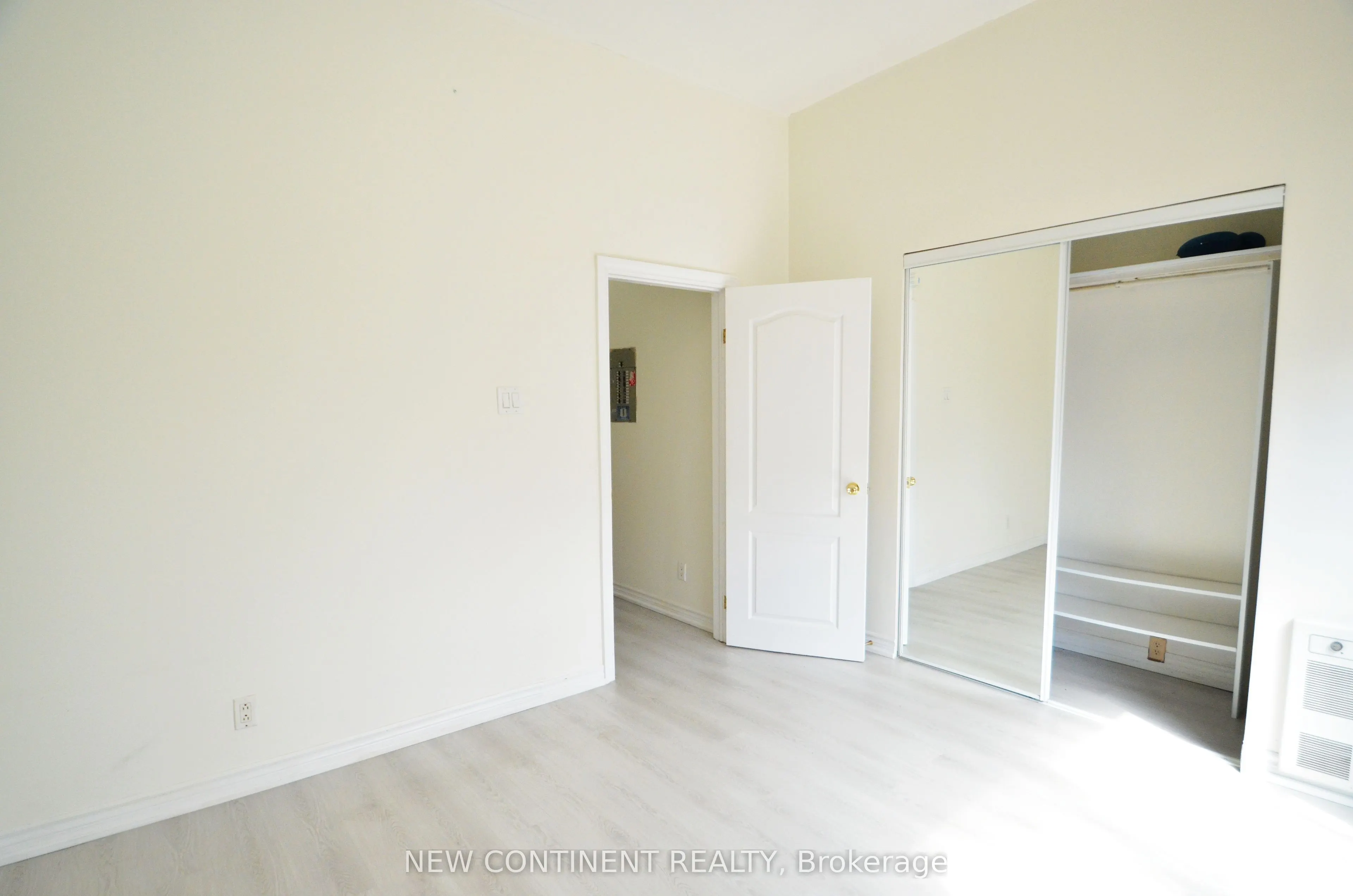 1454 Queen Street W, #2nd flr