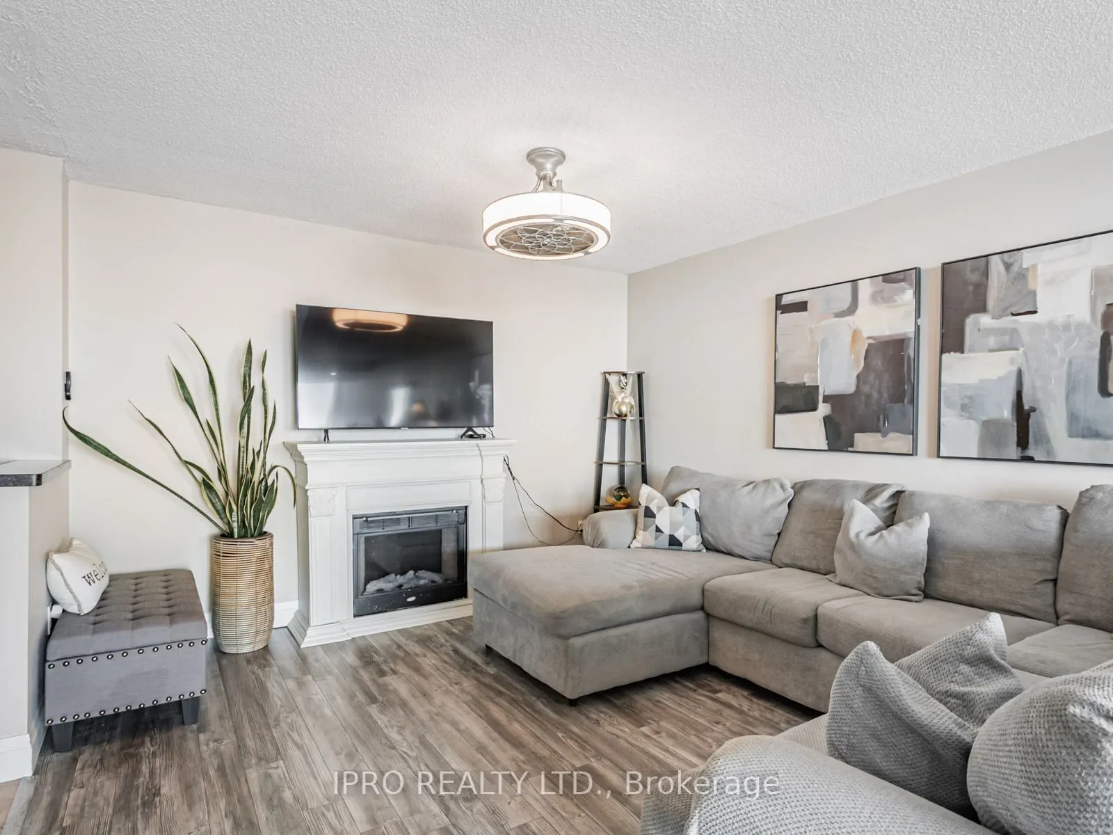 350 Webb Drive, #1806