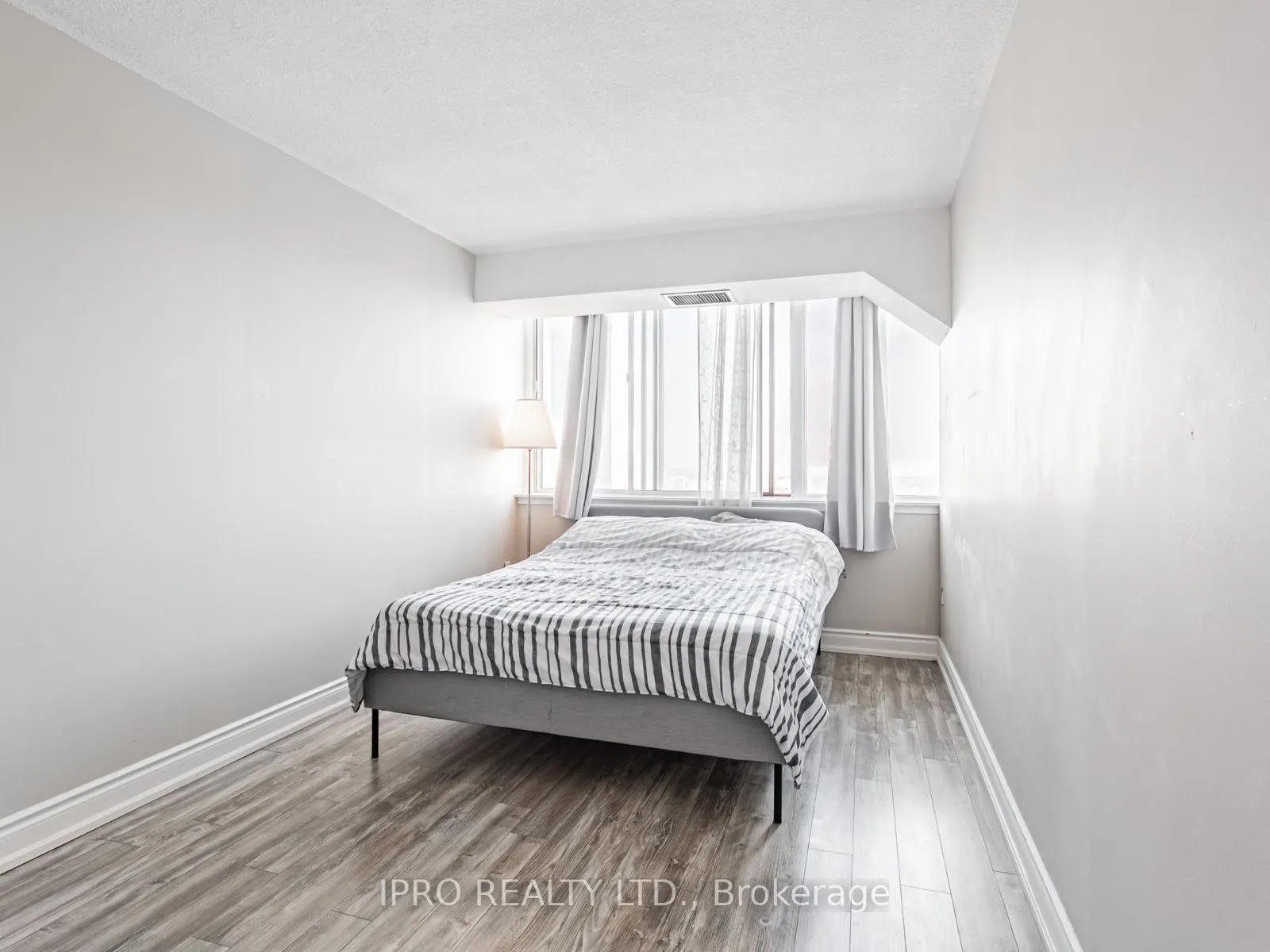 350 Webb Drive, #1806
