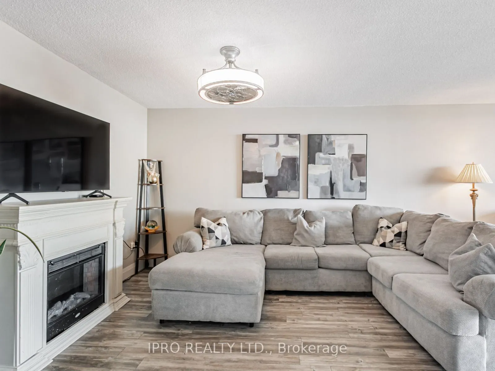 350 Webb Drive, #1806