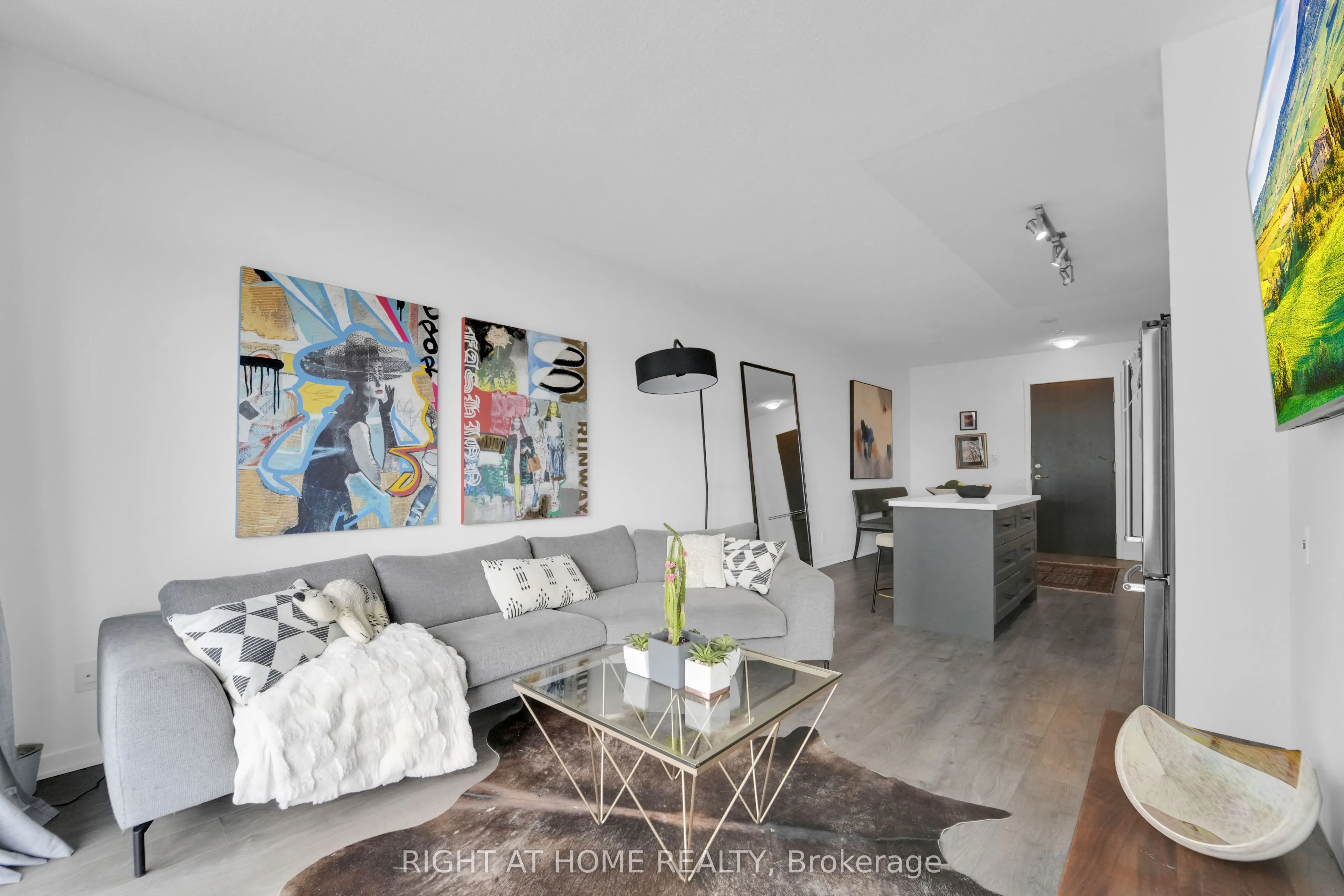 105 THE QUEENSWAY, #1414