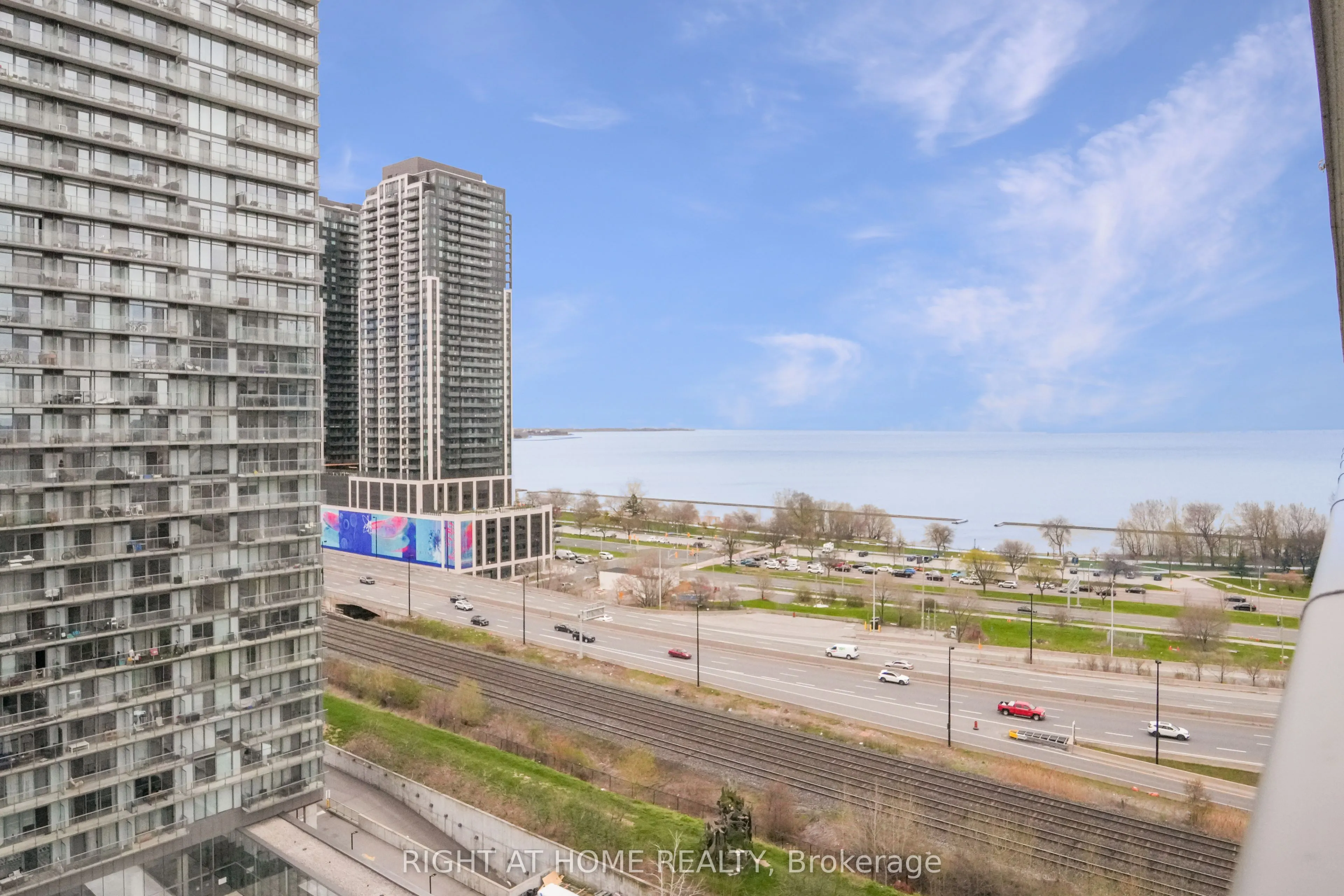 105 THE QUEENSWAY, #1414