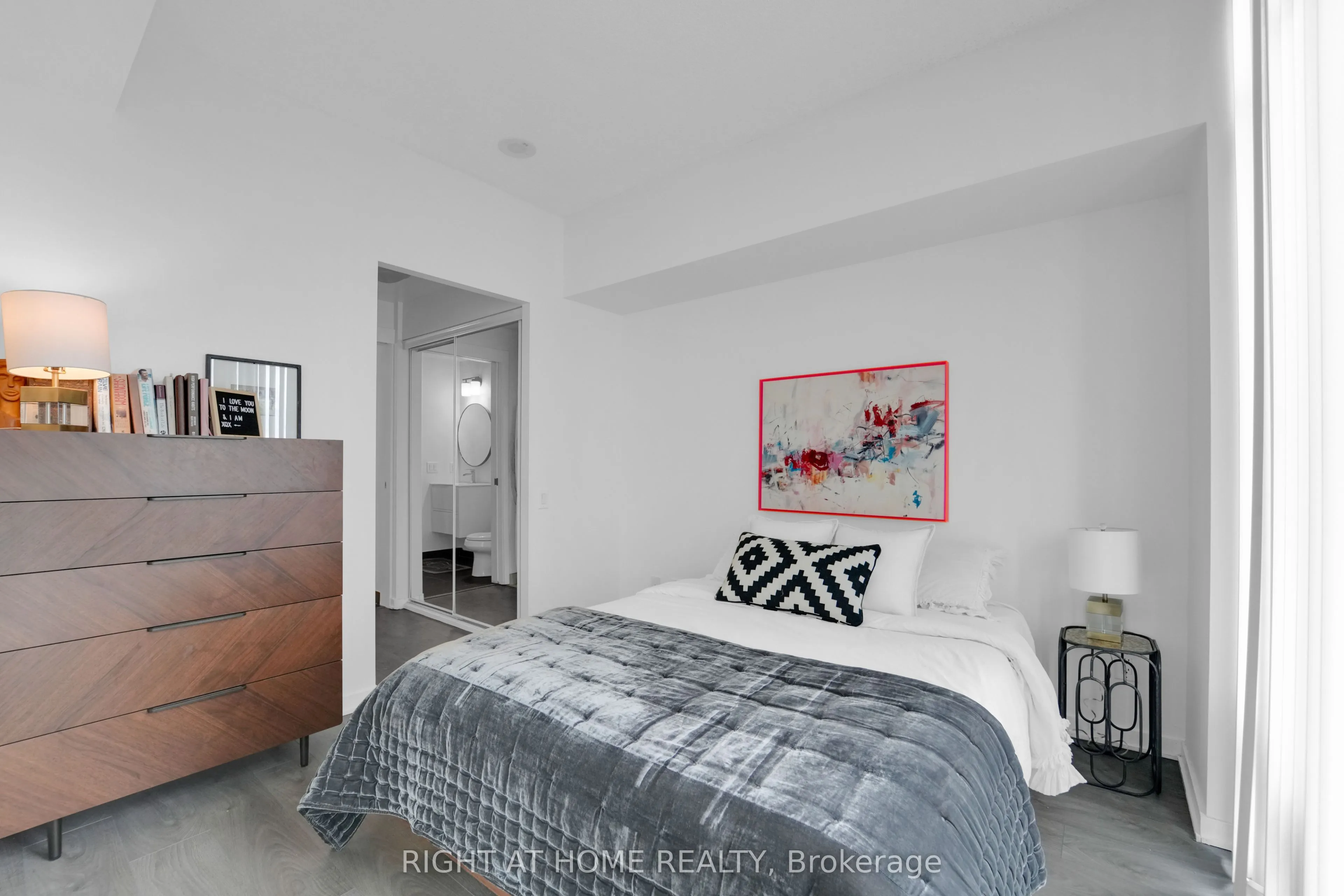 105 THE QUEENSWAY, #1414