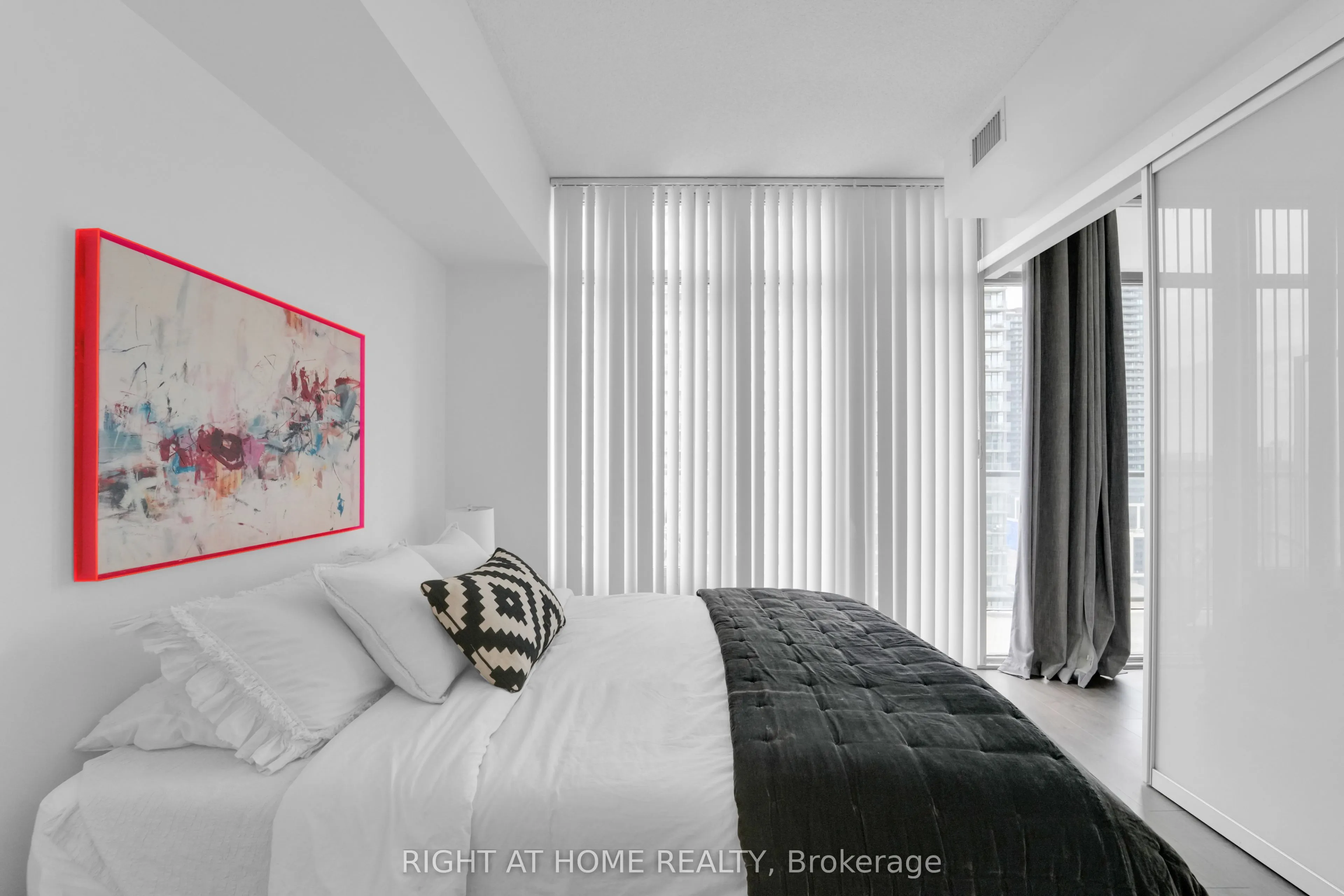 105 THE QUEENSWAY, #1414