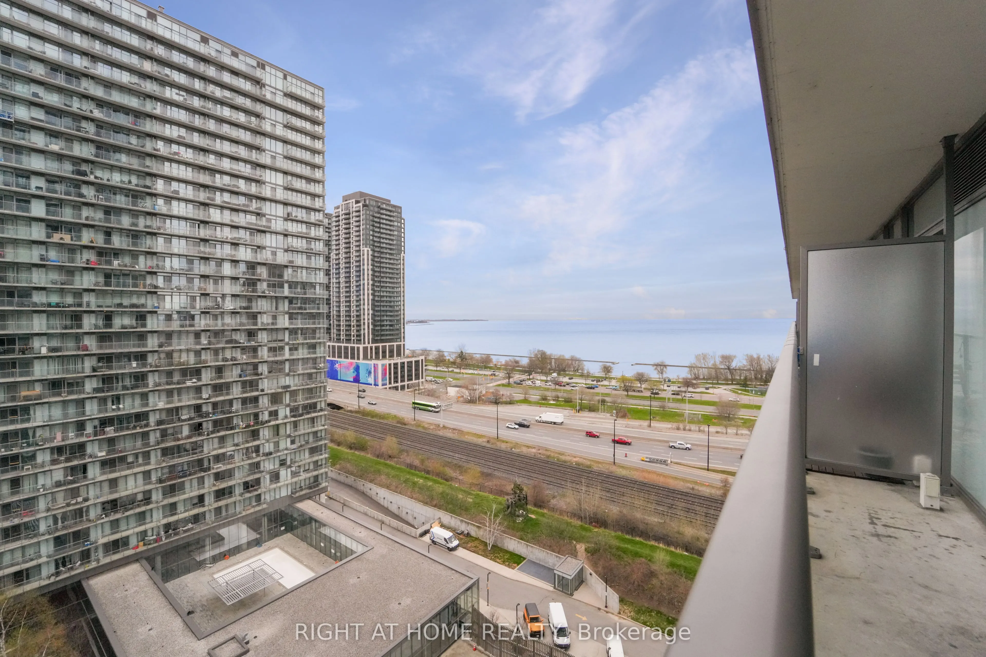 105 THE QUEENSWAY, #1414
