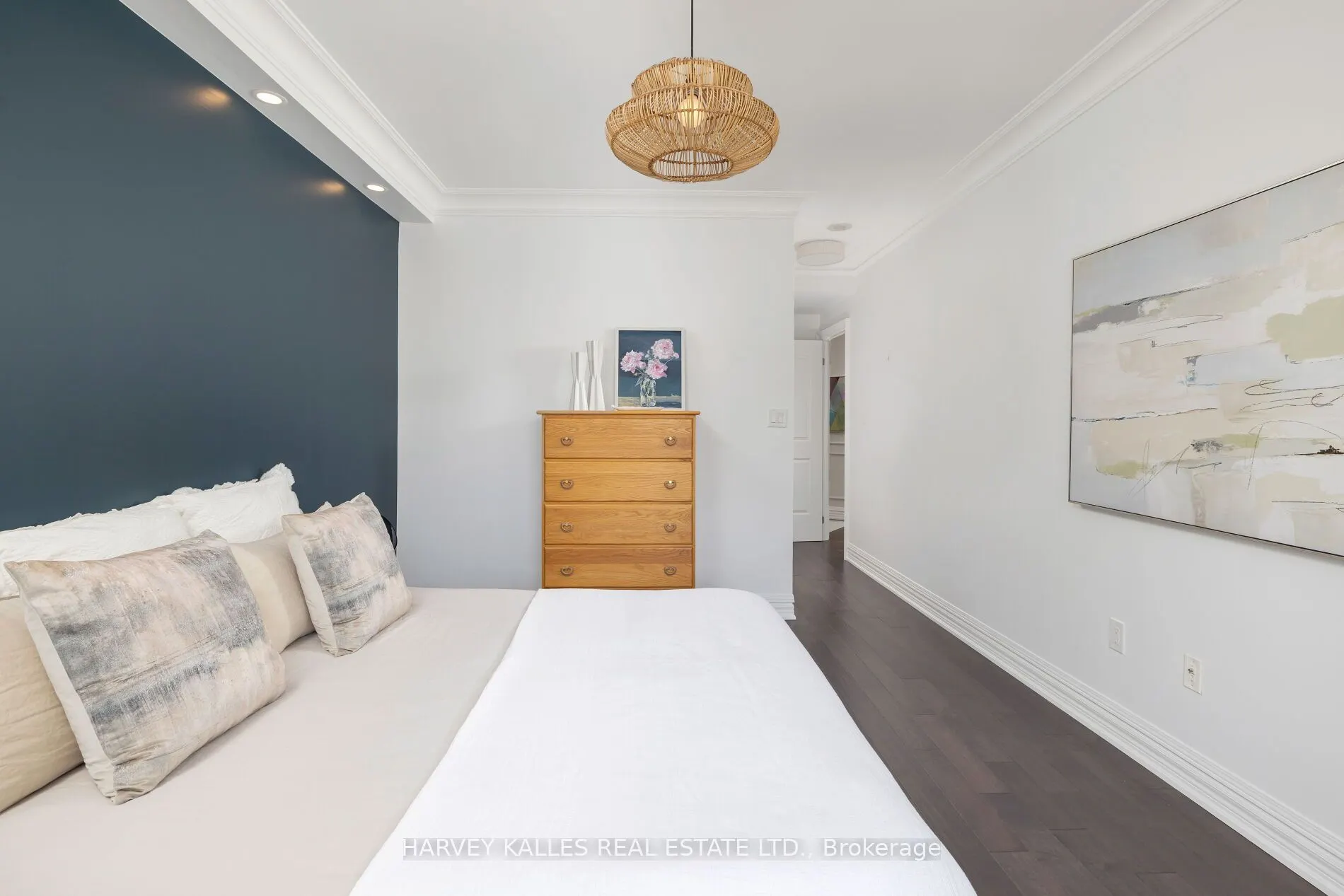 3085 Bloor Street W, #212