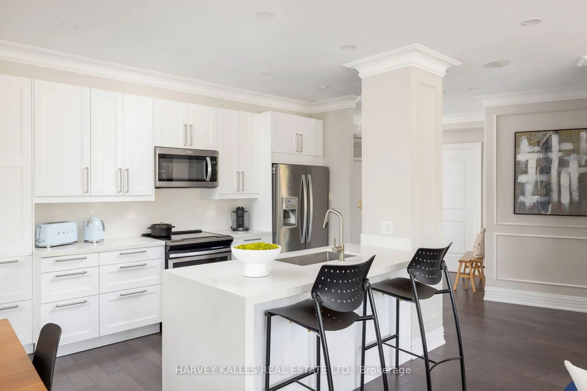 3085 Bloor Street W, #212