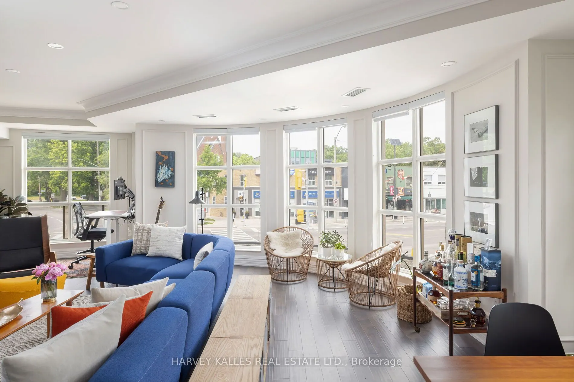 3085 Bloor Street W, #212