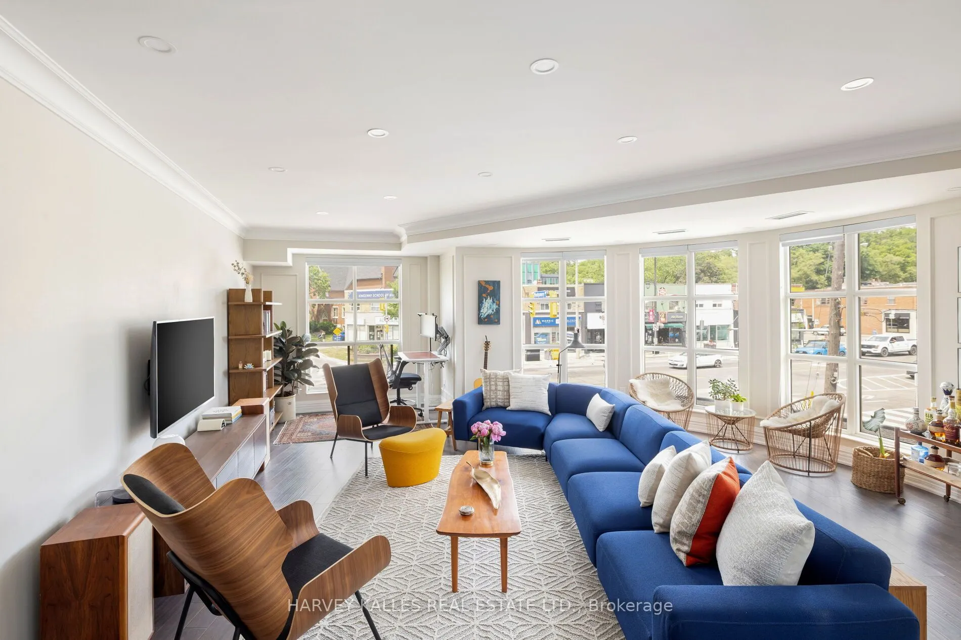 3085 Bloor Street W, #212