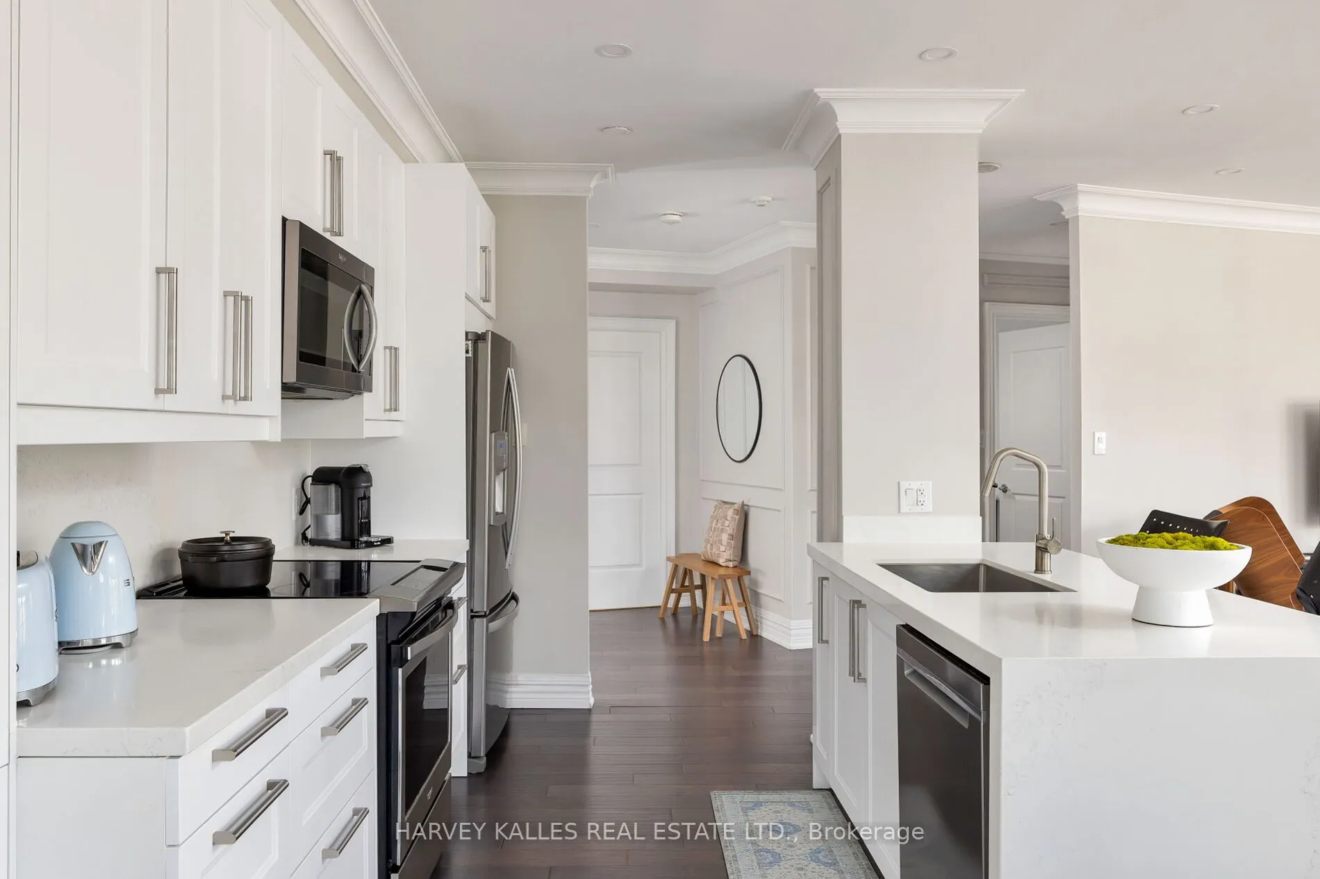 3085 Bloor Street W, #212
