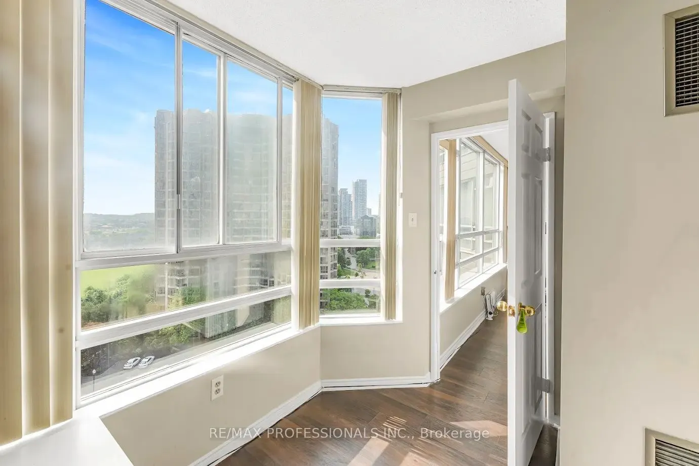50 Kingsbridge Garden Circle, #1502