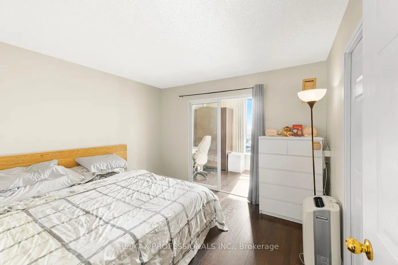 50 Kingsbridge Garden Circle, #1502