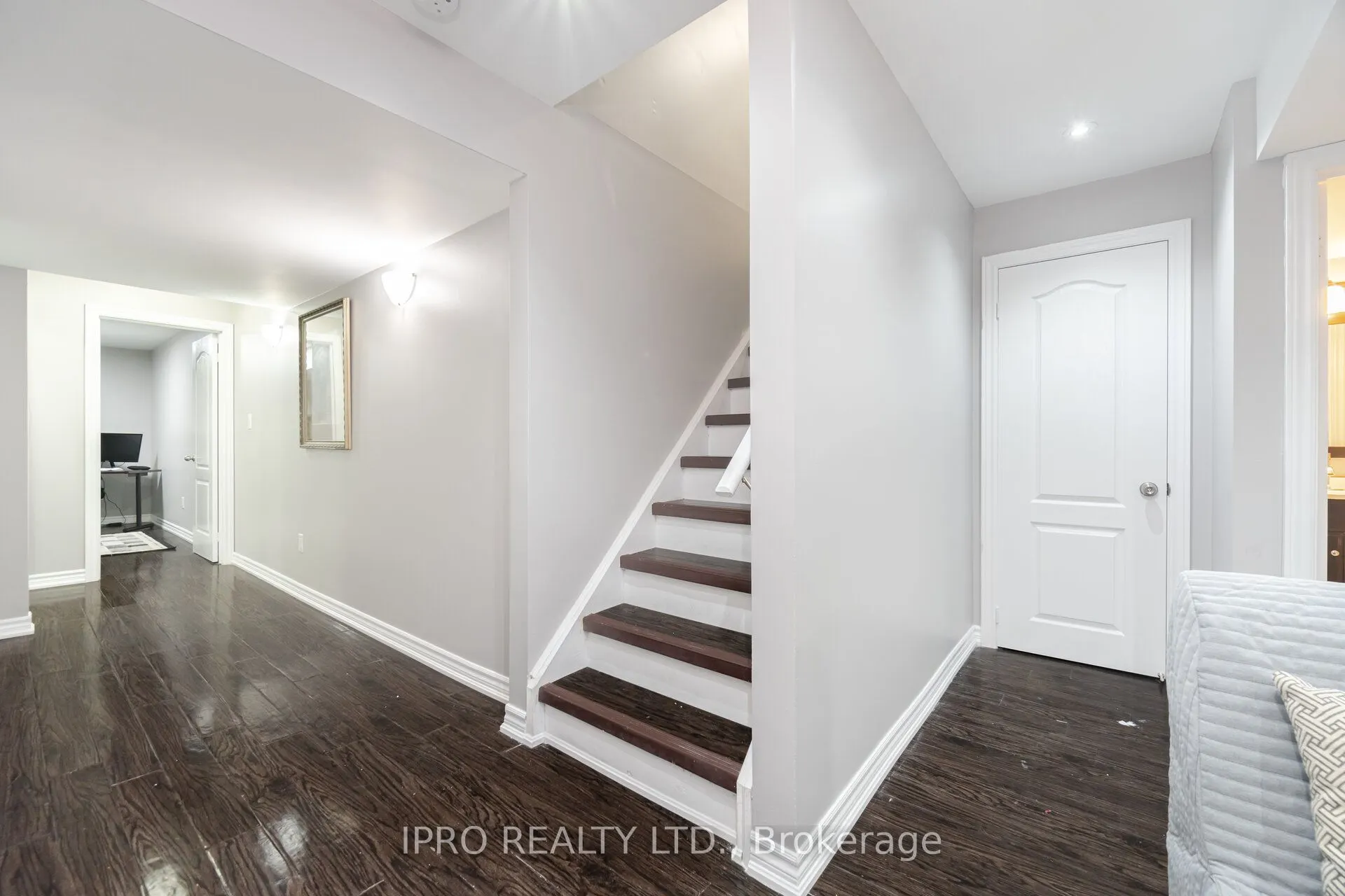 1047 Savoline Boulevard