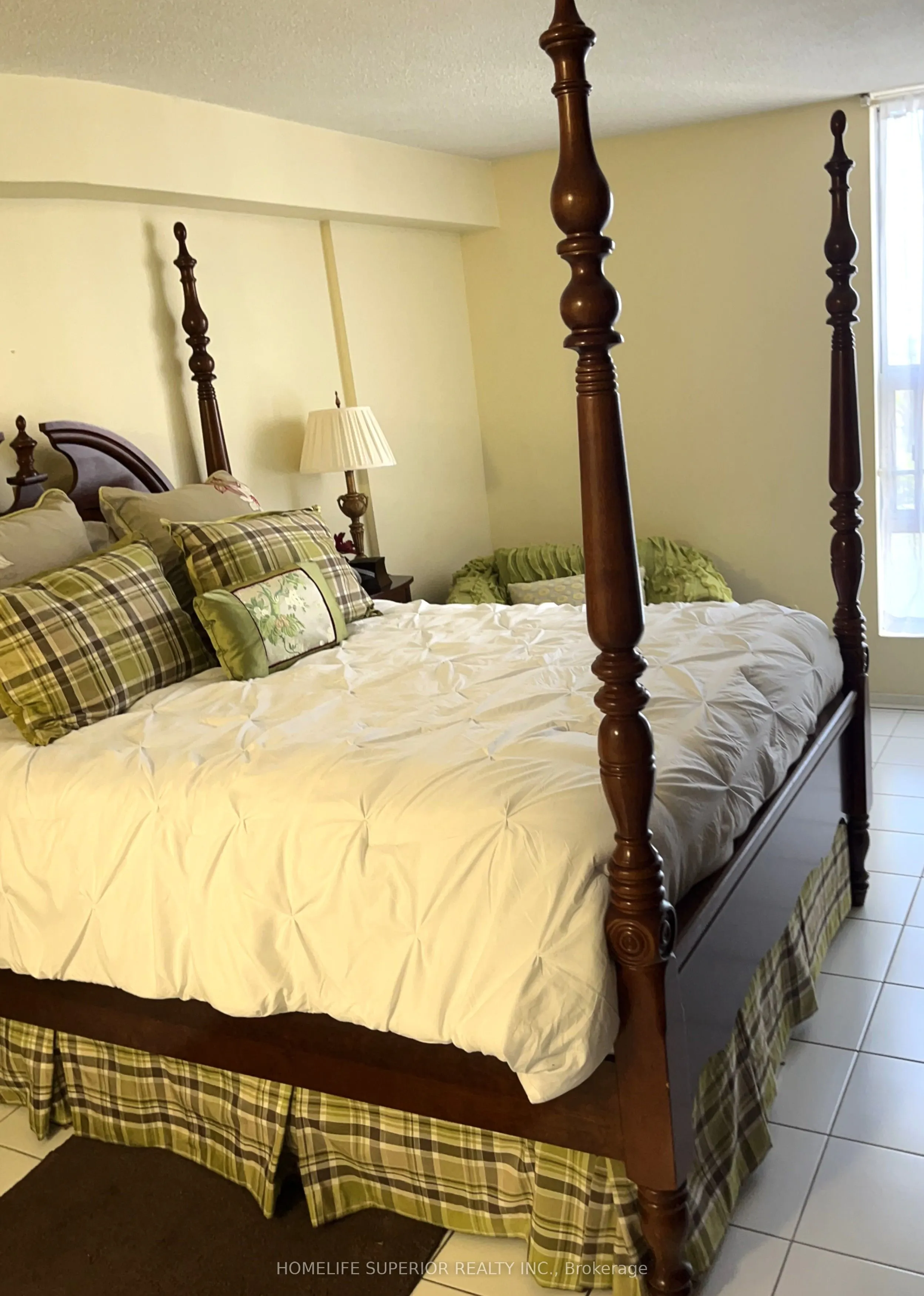 25 Kensington Road, #1011