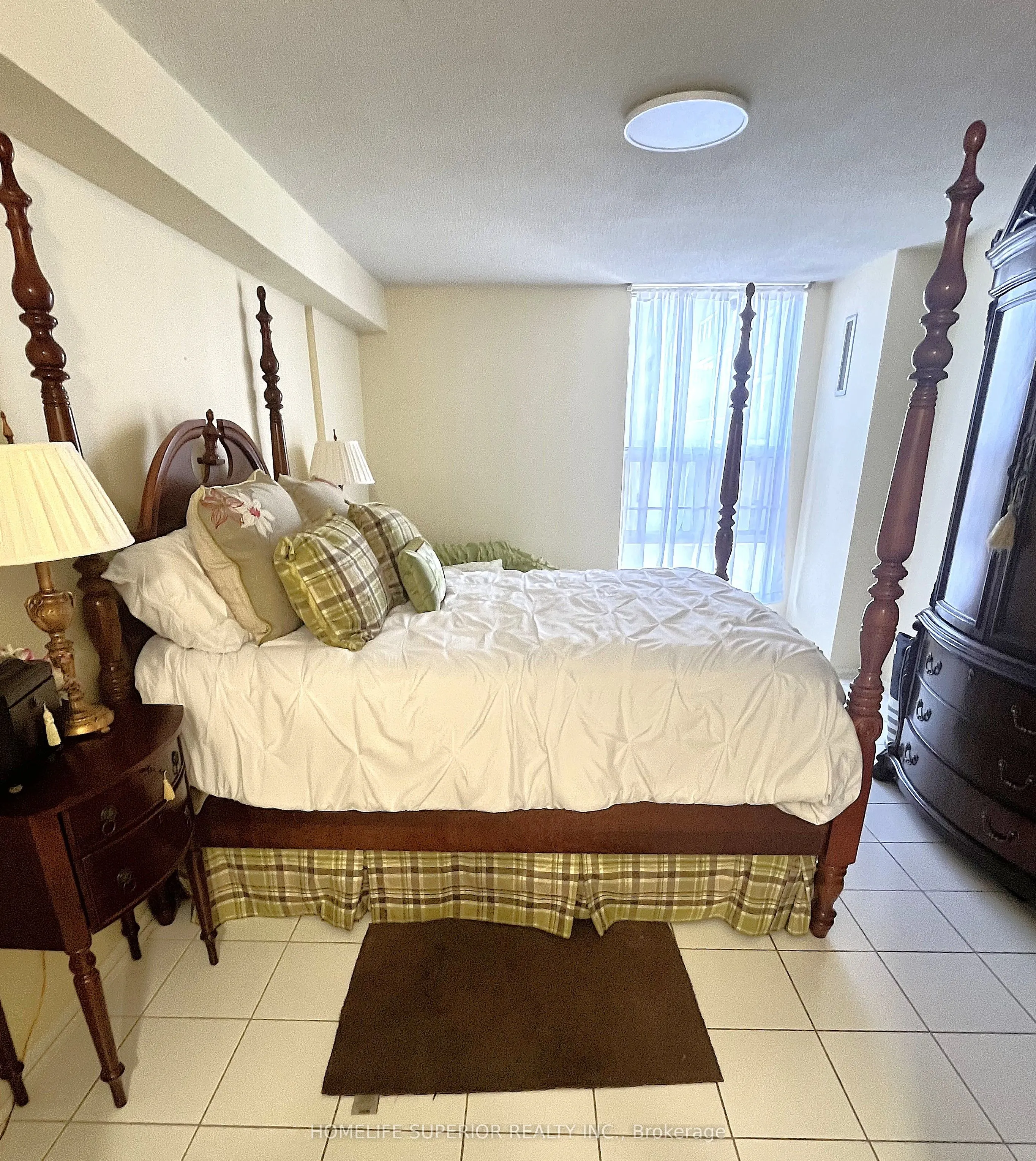 25 Kensington Road, #1011