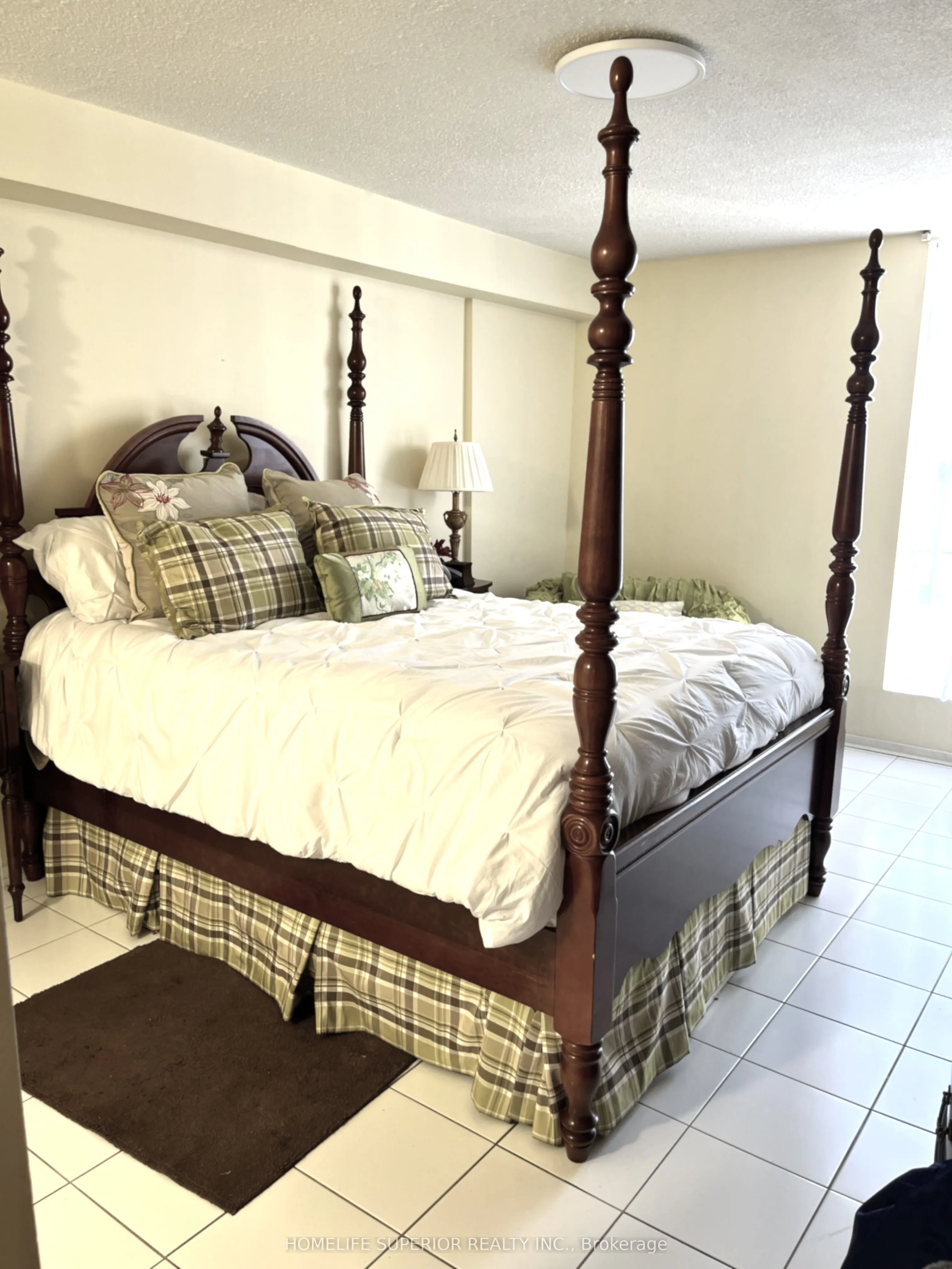 25 Kensington Road, #1011
