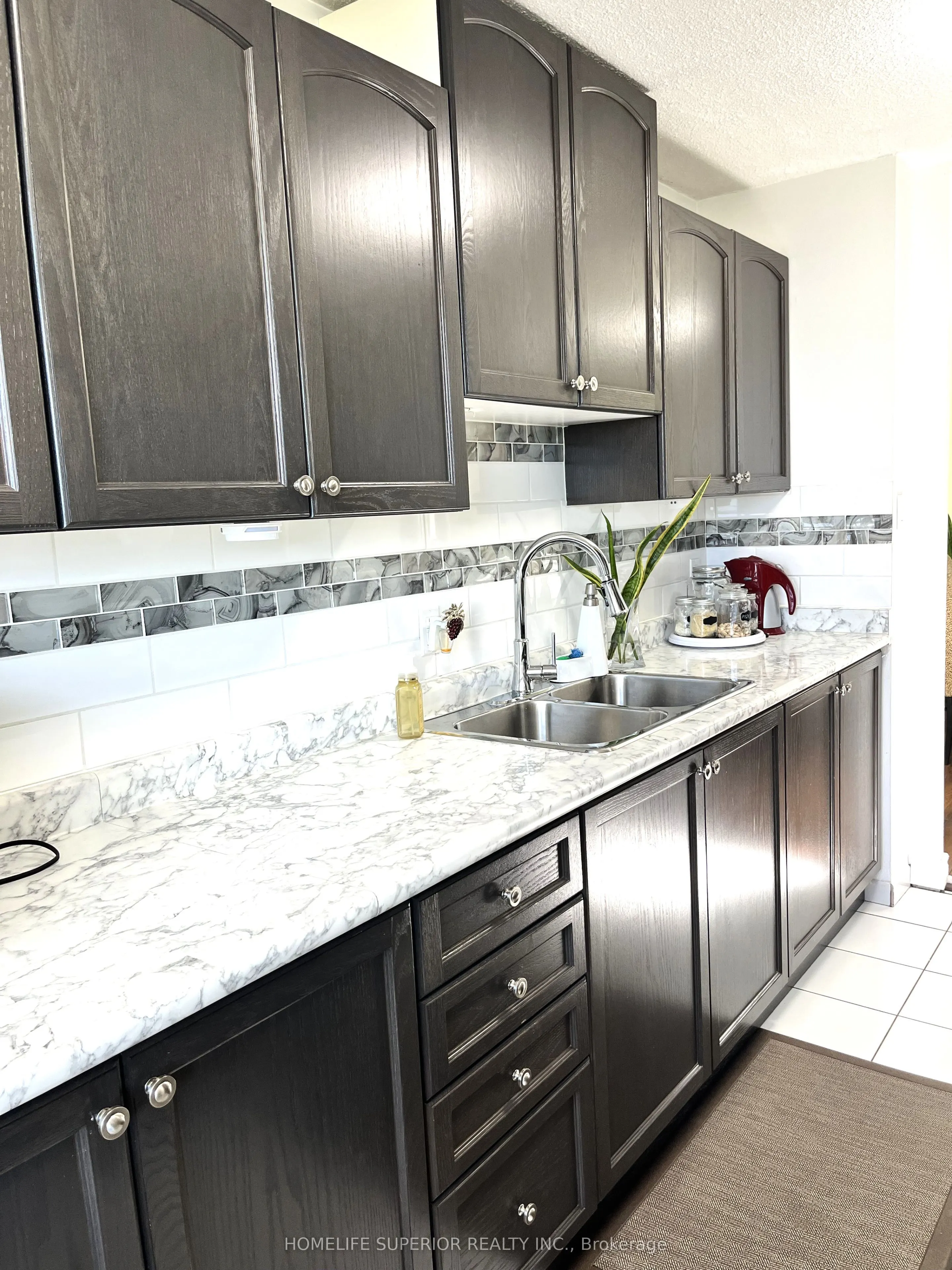 25 Kensington Road, #1011