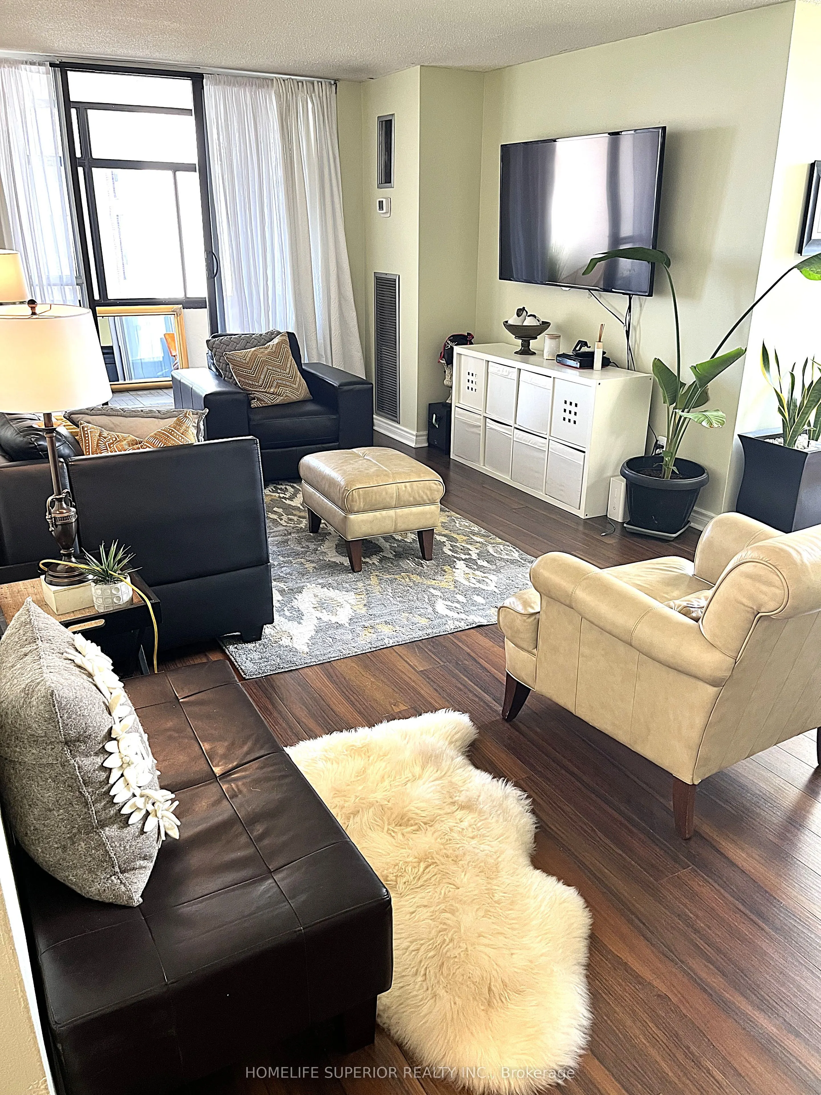 25 Kensington Road, #1011