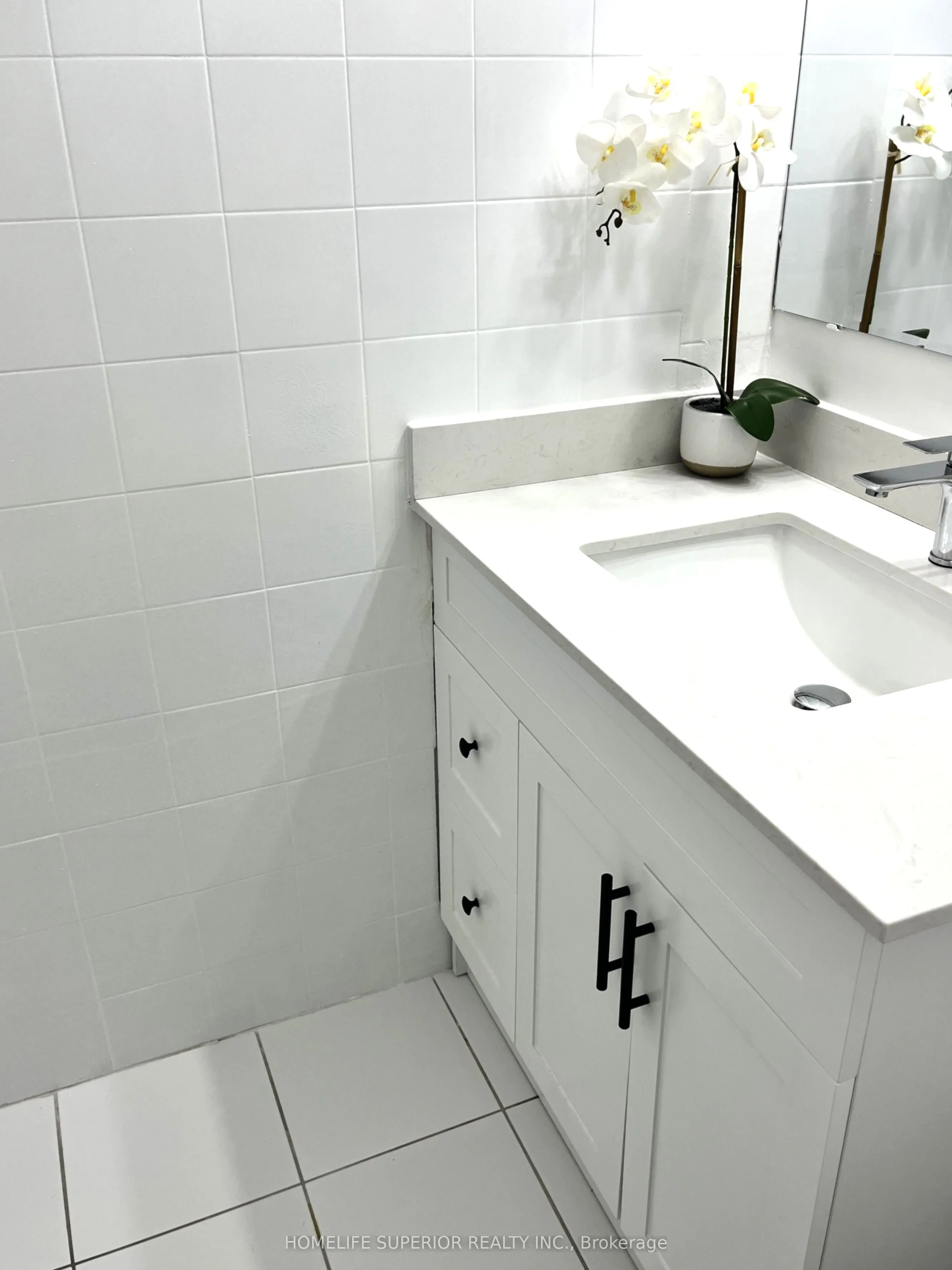 25 Kensington Road, #1011