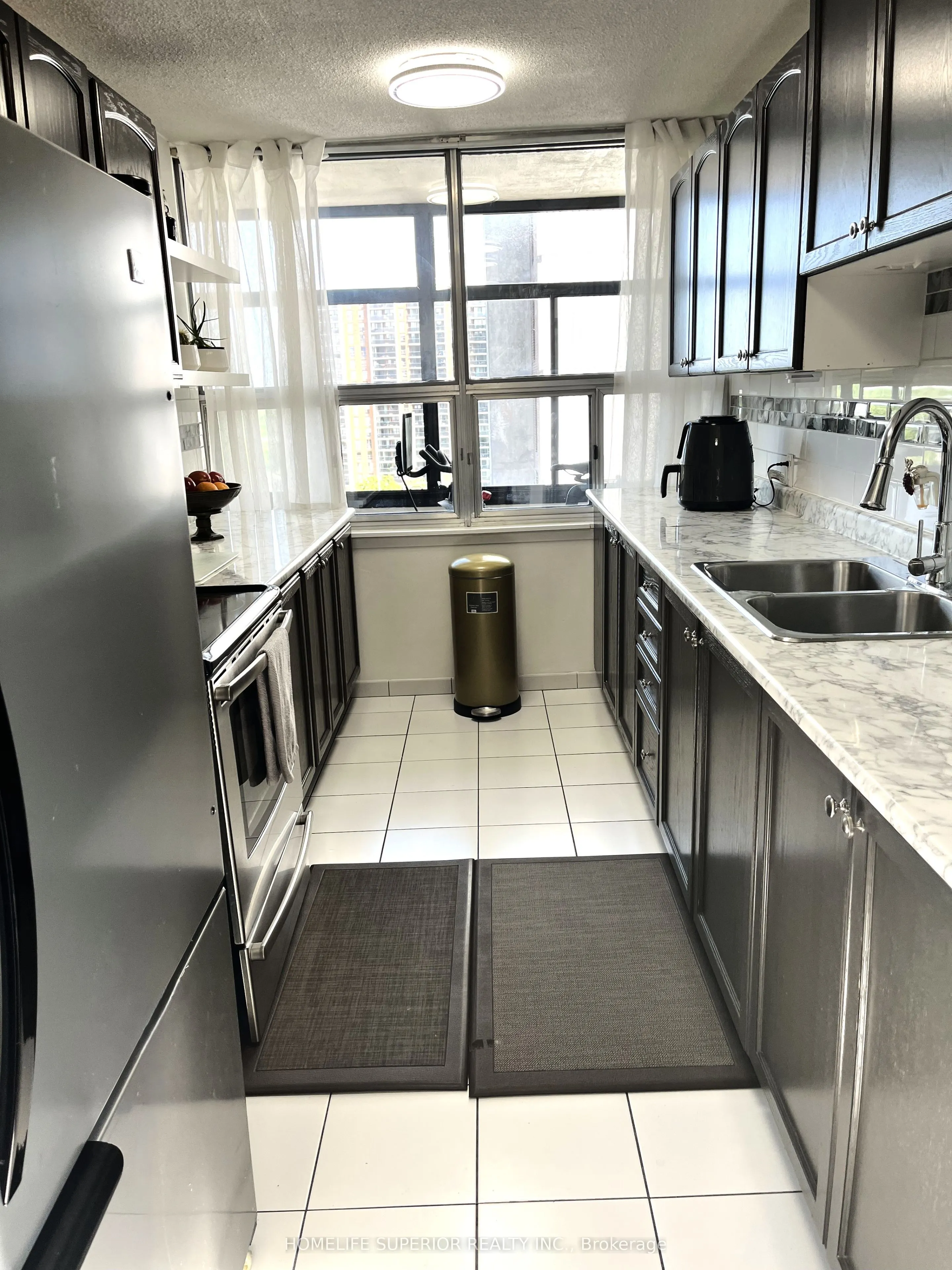 25 Kensington Road, #1011