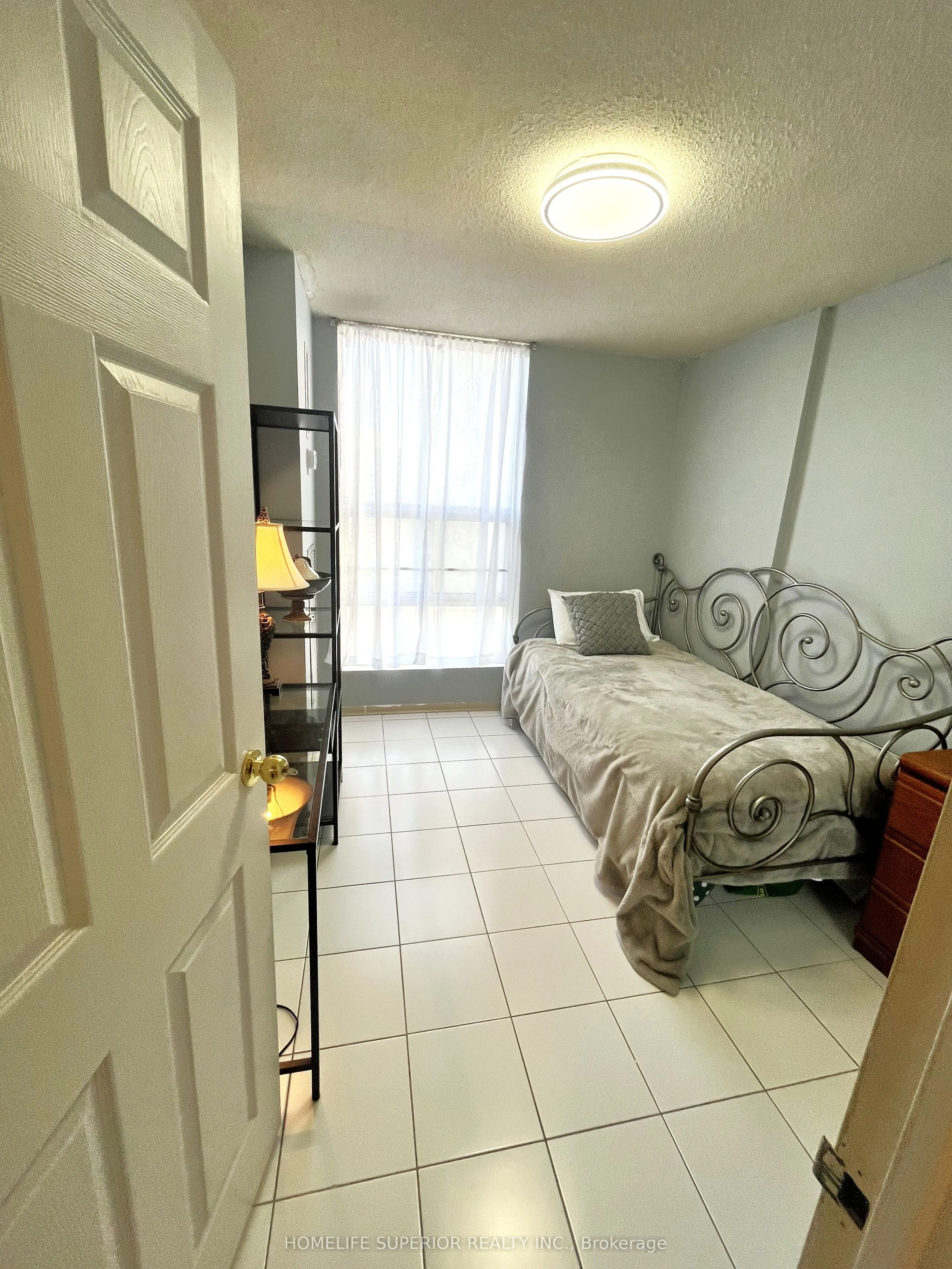 25 Kensington Road, #1011