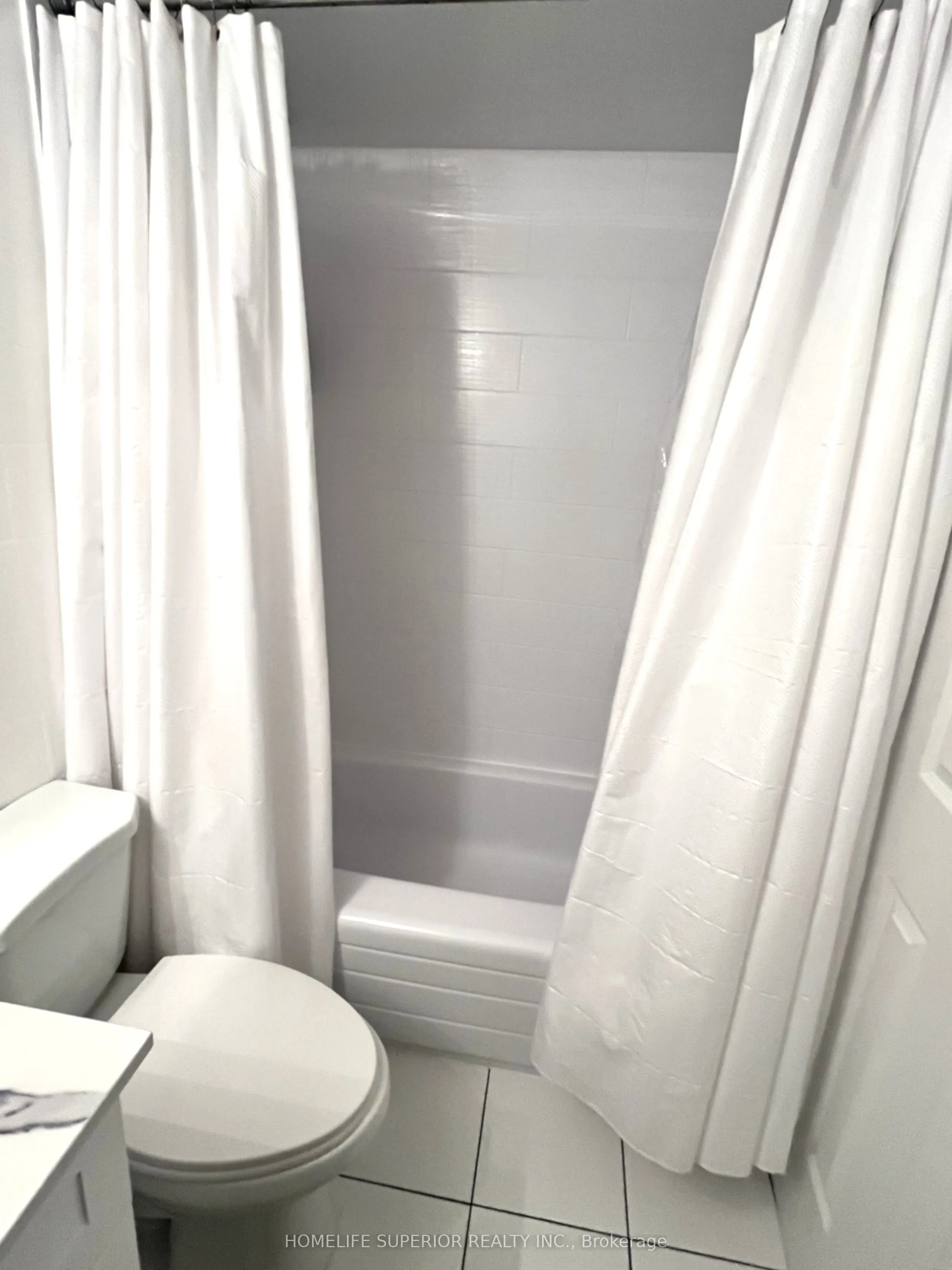 25 Kensington Road, #1011