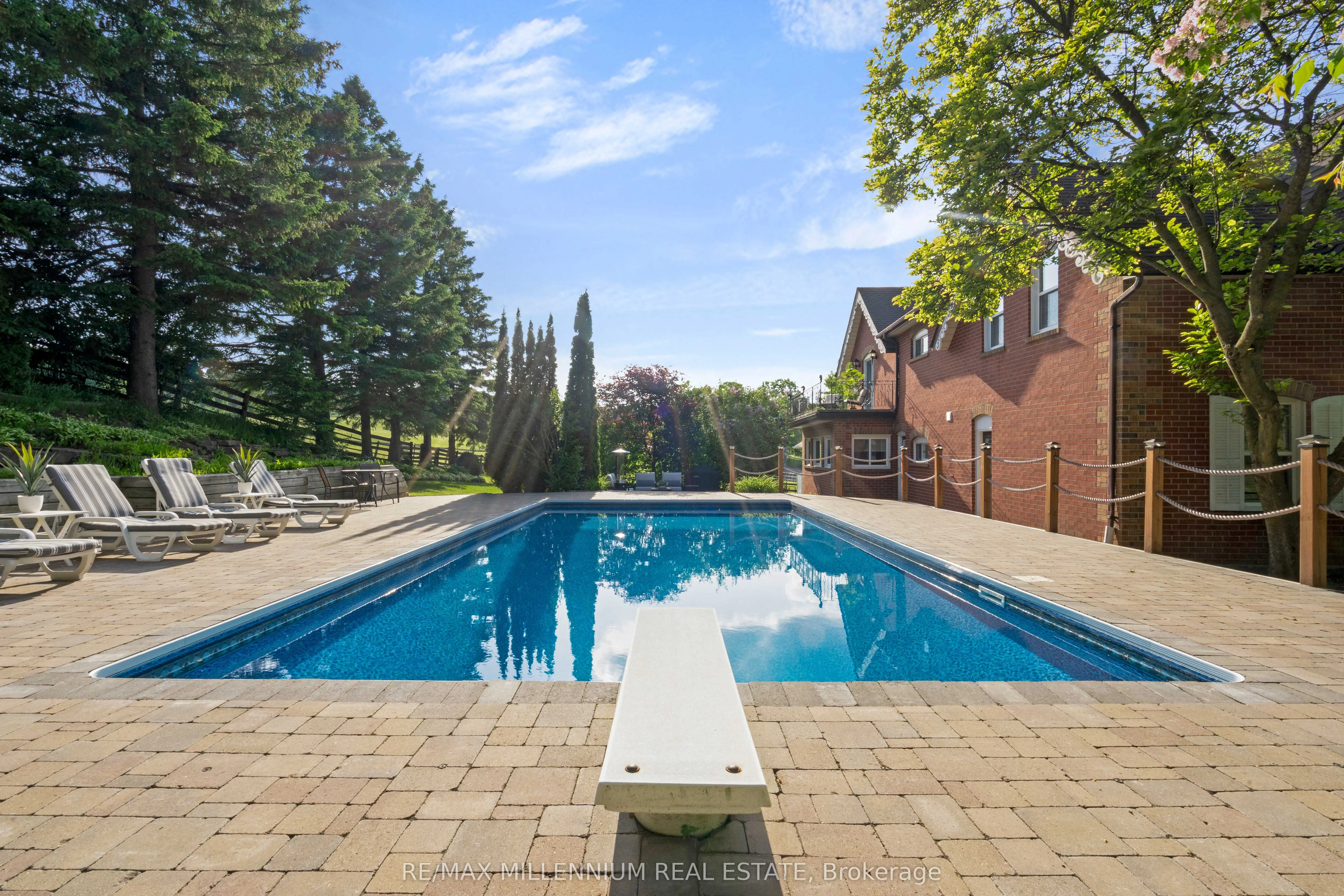 16718 Caledon/king Townline N