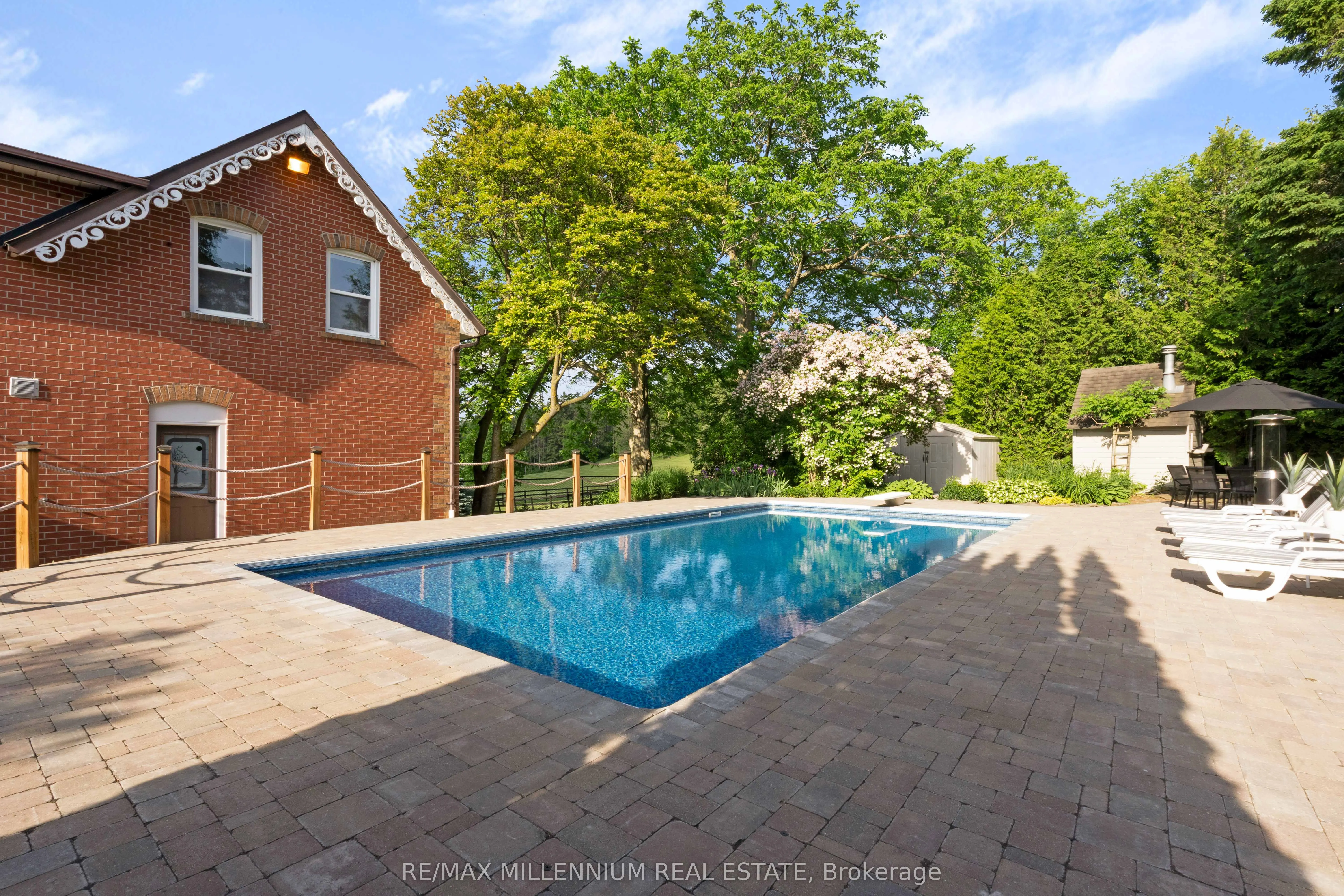 16718 Caledon/king Townline N