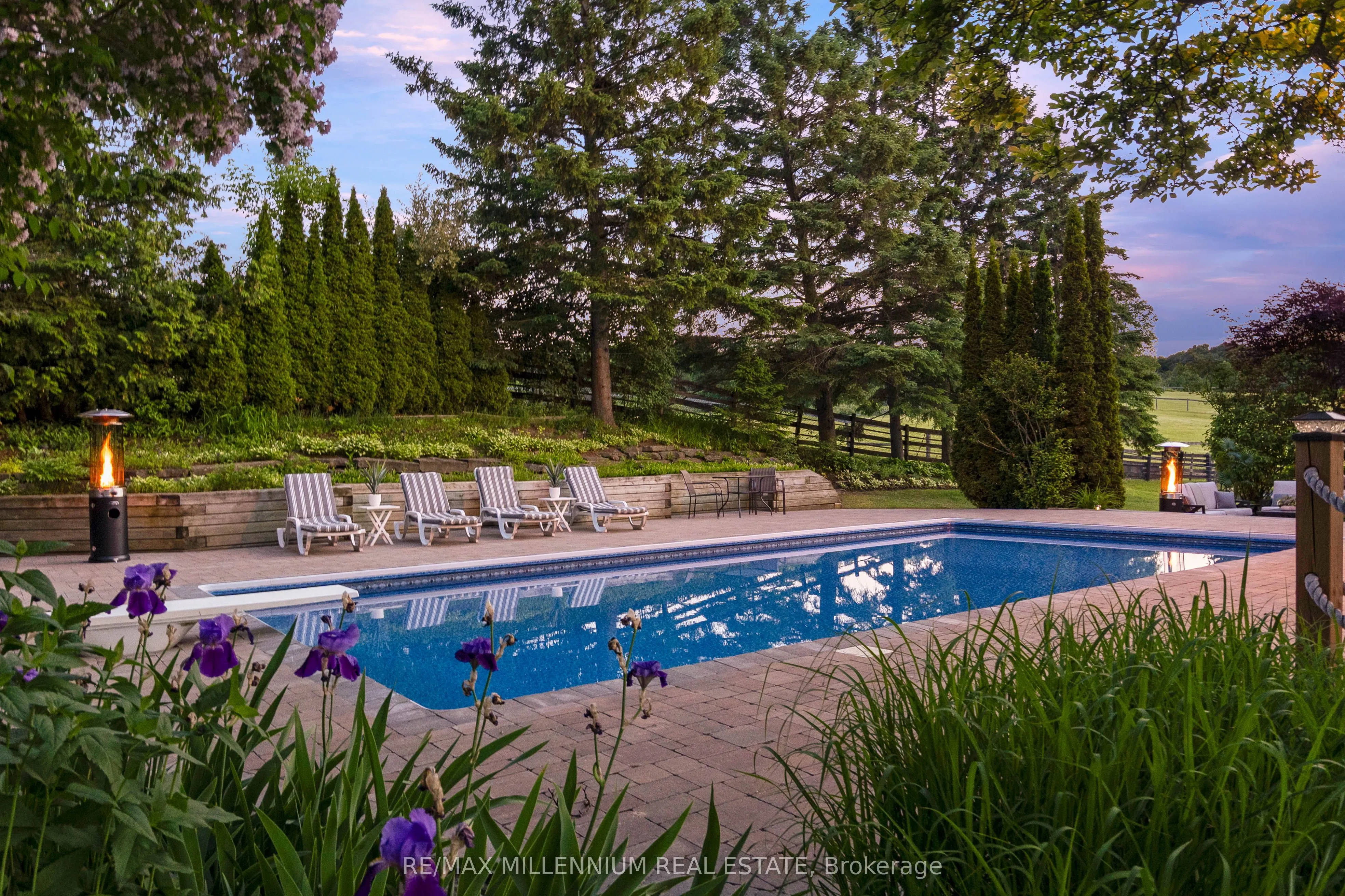 16718 Caledon/king Townline N