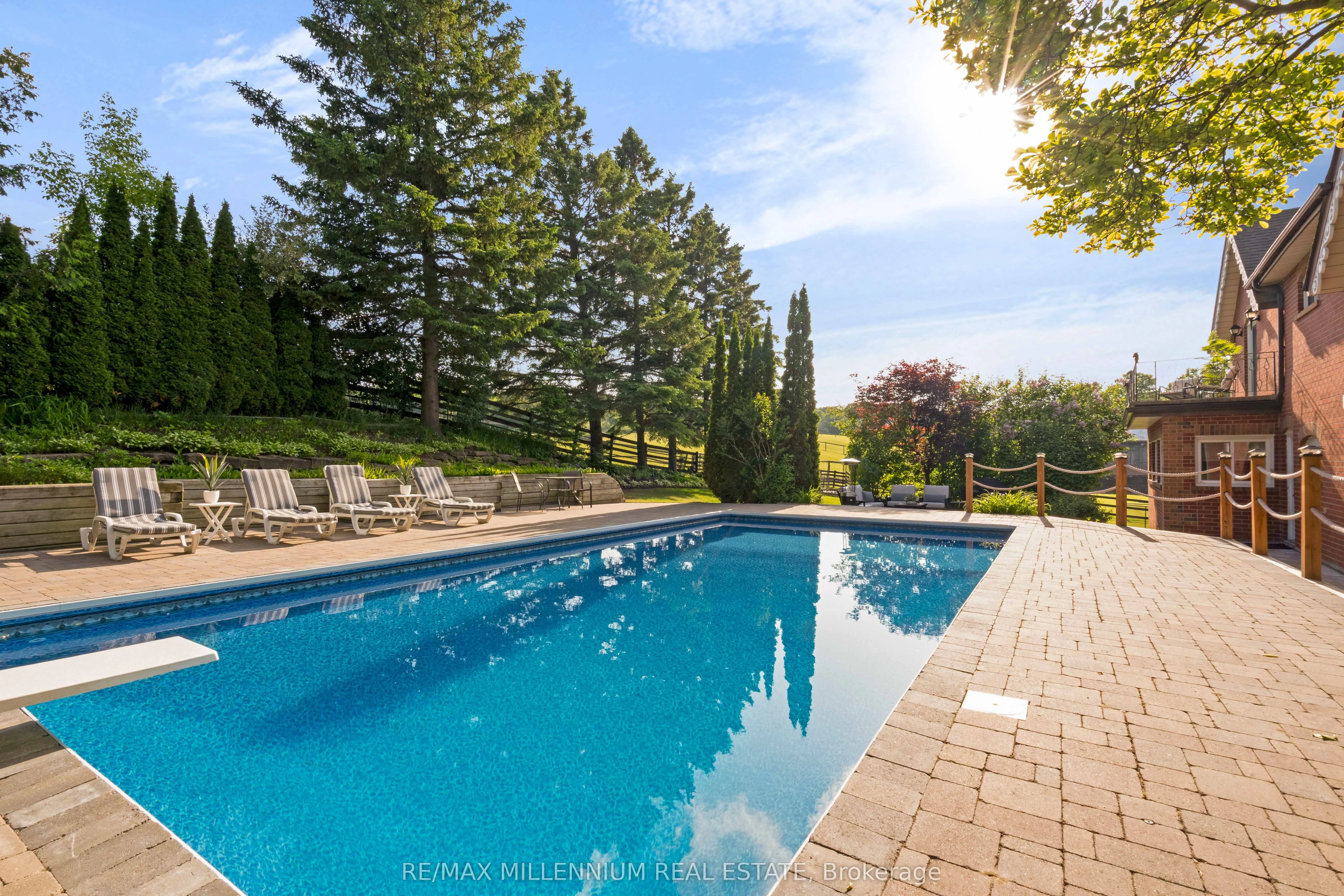 16718 Caledon/king Townline N