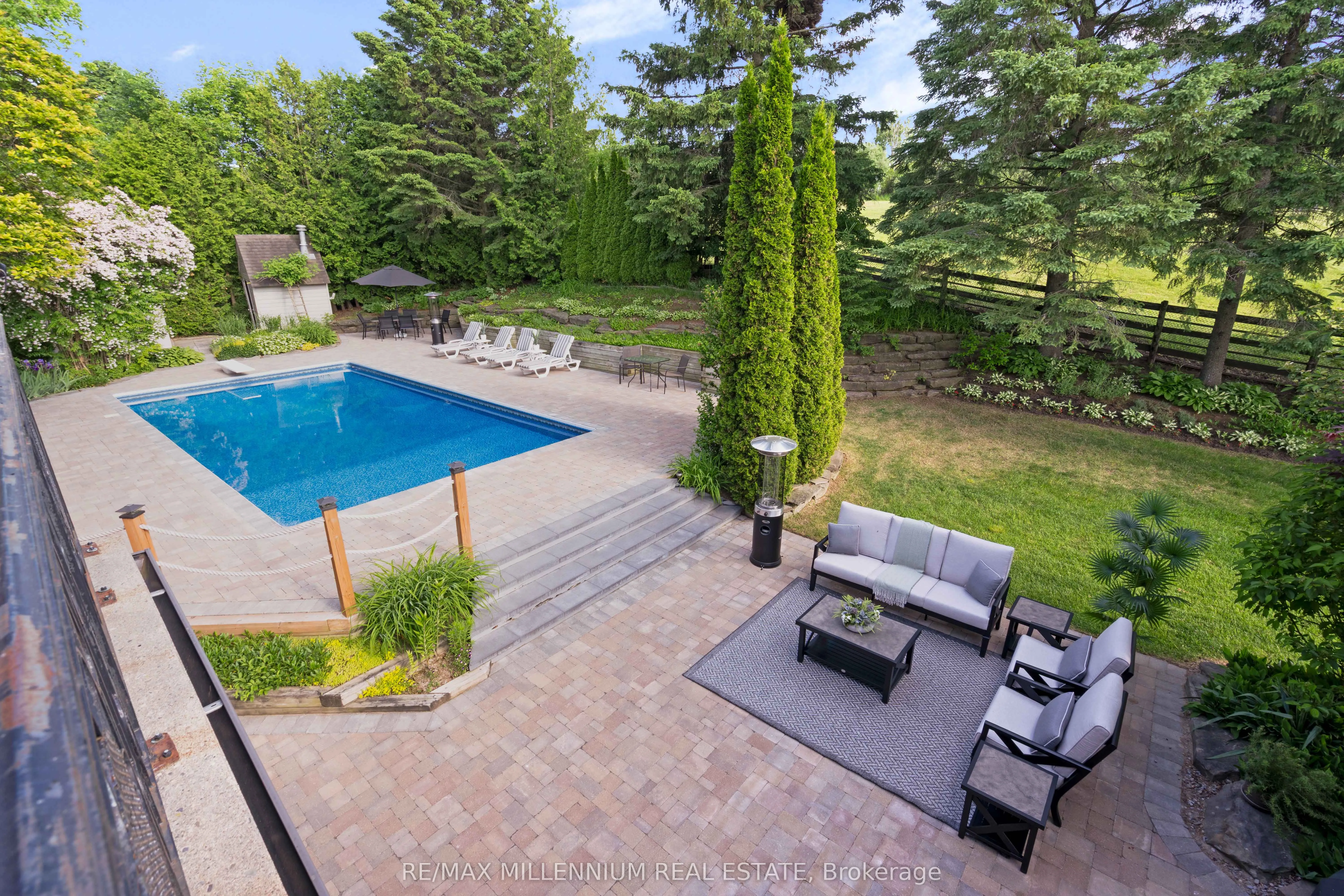 16718 Caledon/king Townline N