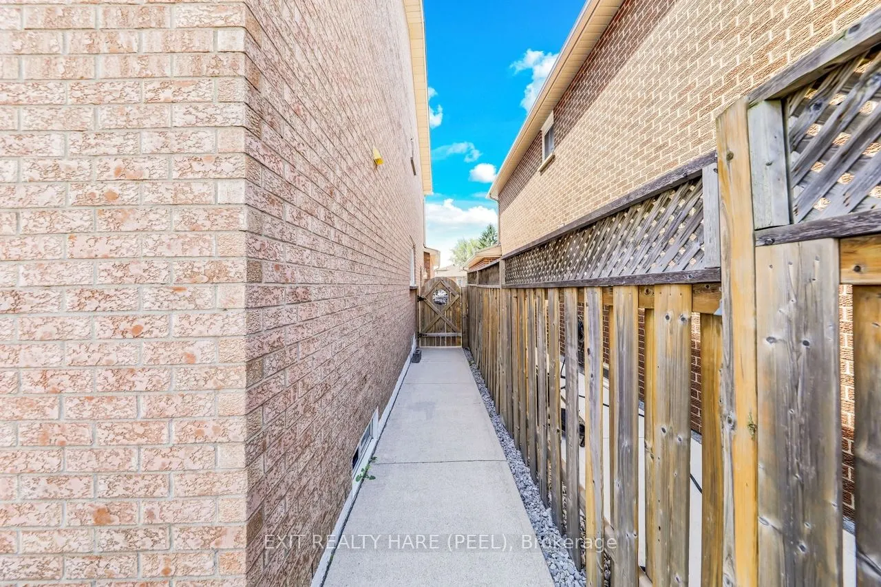 212 Vodden Street W